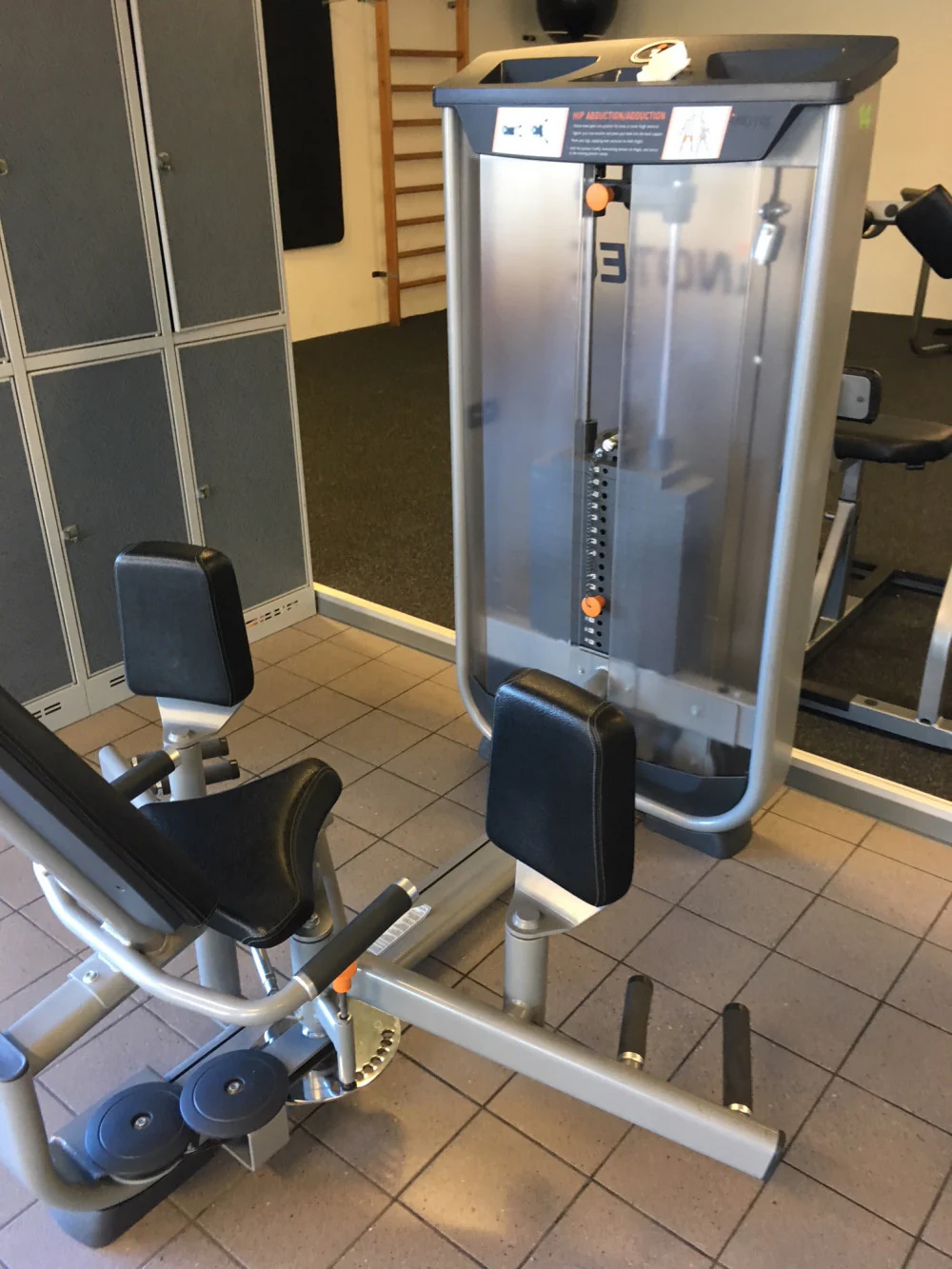 Inotec Kraftgeräteset mit 28 Fitnessgeräten, 18 Kraftgeräte, 10 Bänke und Racks, Natural Line, Silber, Polster Schwarz, gebraucht, überholter Zustand - Image 5
