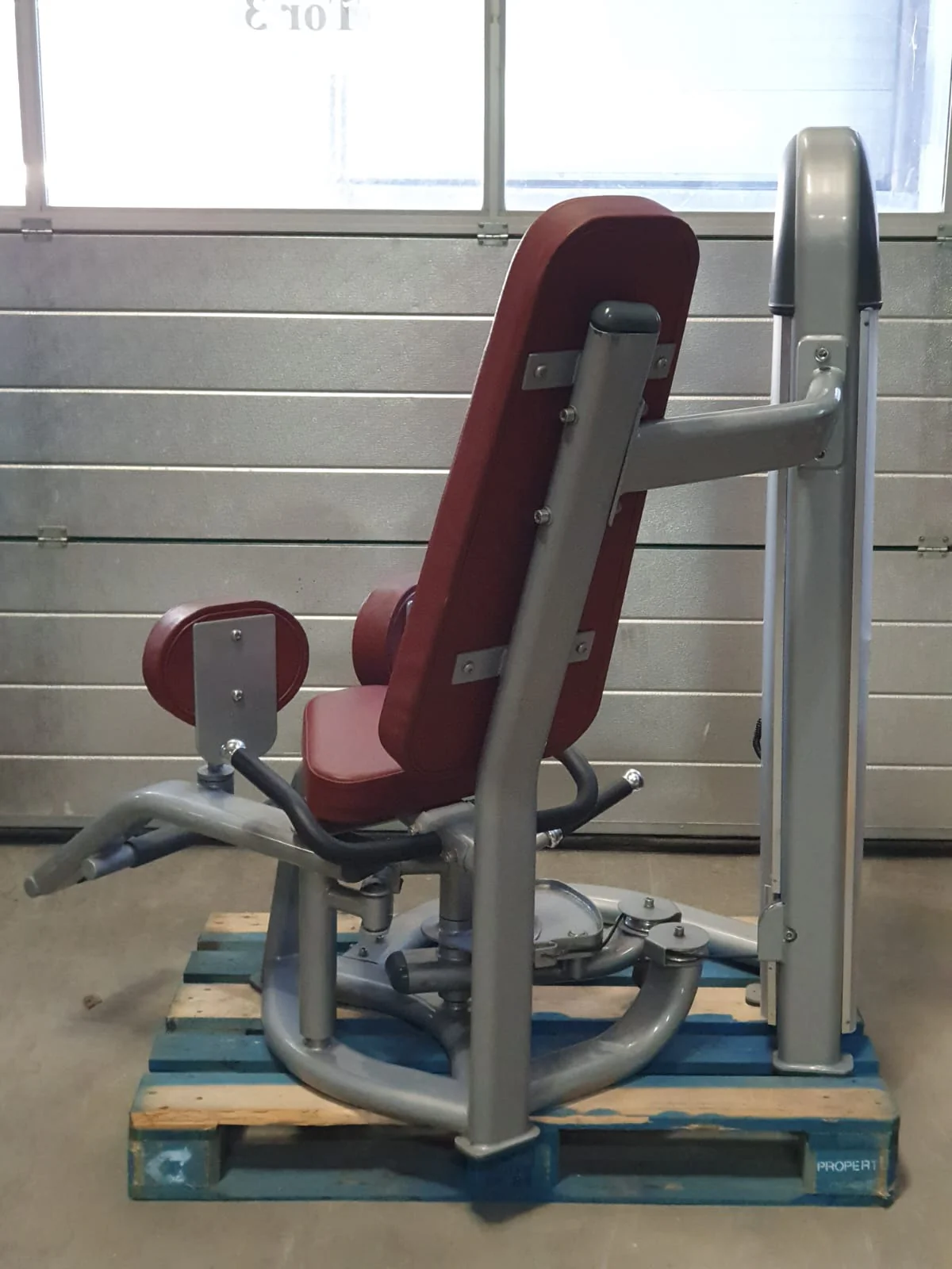 Iron Master Abduktoren Adduktoren 2 in 1-Kombimaschine, Rahmenfarbe Silber, Polsterfarbe Rot, gebraucht - überholter Zustand - Image 4