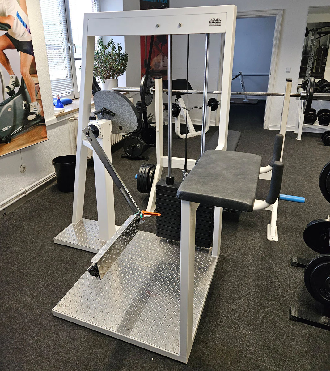 Joschko Pomaschine, Gluteusmaschine stehend, verstellbar, Glute, Rahmenfarbe Weiß, gebraucht - geprüfter Zustand mit kleinen Gebrauchsspuren - Image 2
