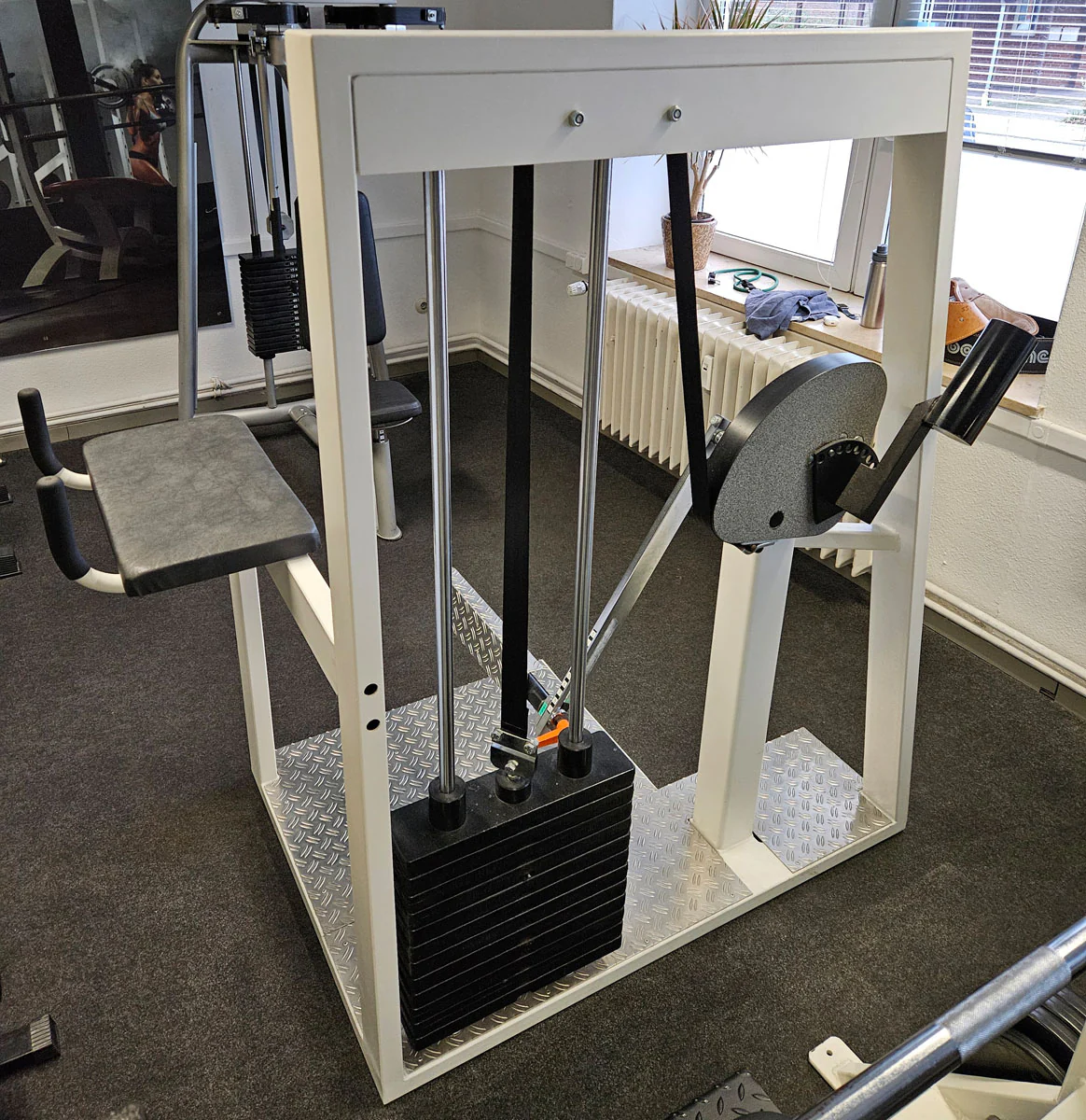 Joschko Pomaschine, Gluteusmaschine stehend, verstellbar, Glute, Rahmenfarbe Weiß, gebraucht - geprüfter Zustand mit kleinen Gebrauchsspuren - Image 6