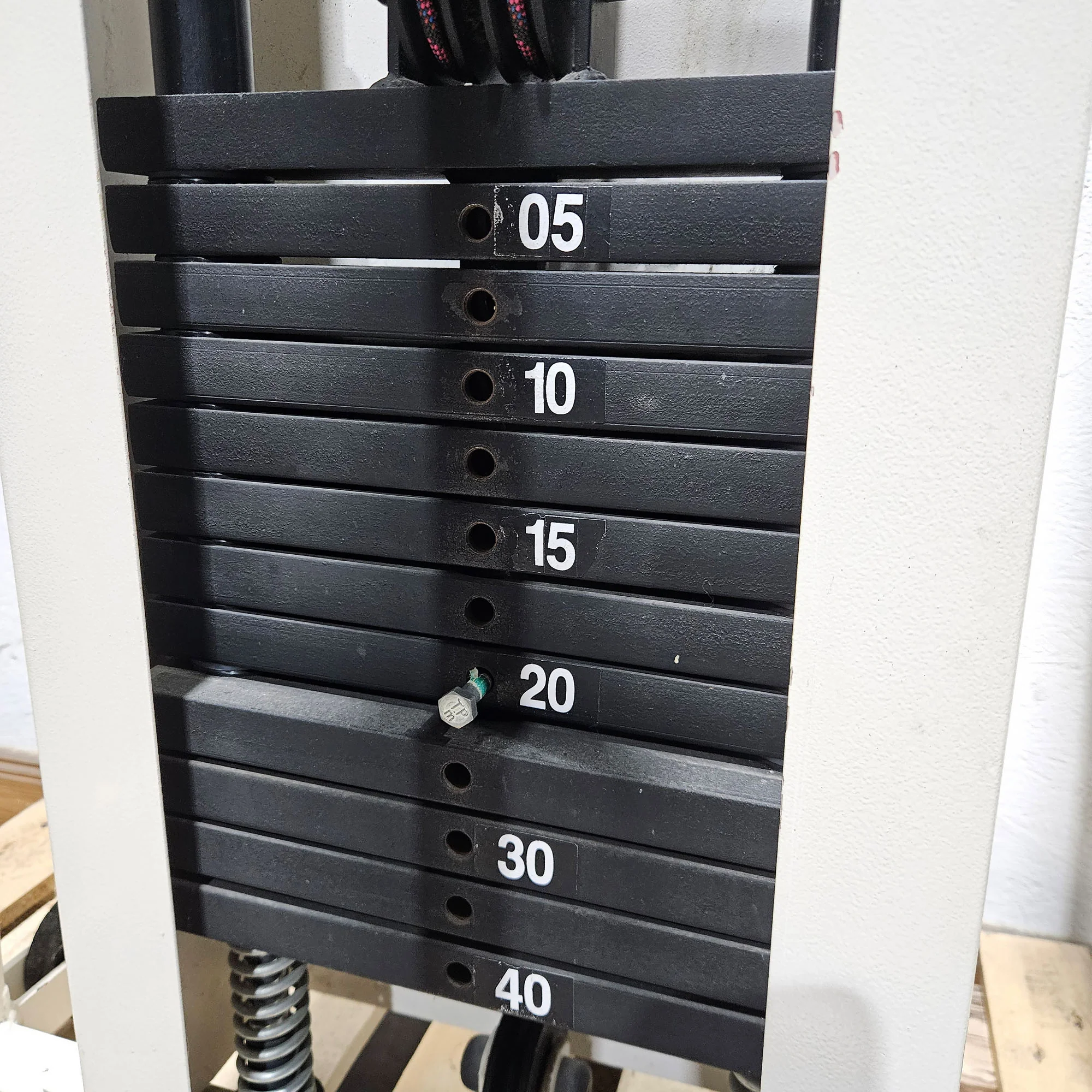 Kabelzug höhenverstellbar, zwei Auszüge, Seilzug, Zugapparat, Hersteller unbekannt, Rahmenfarbe Weiß, Oldschool Bodybuilding, gebraucht - mit Gebrauchsspuren - Image 7