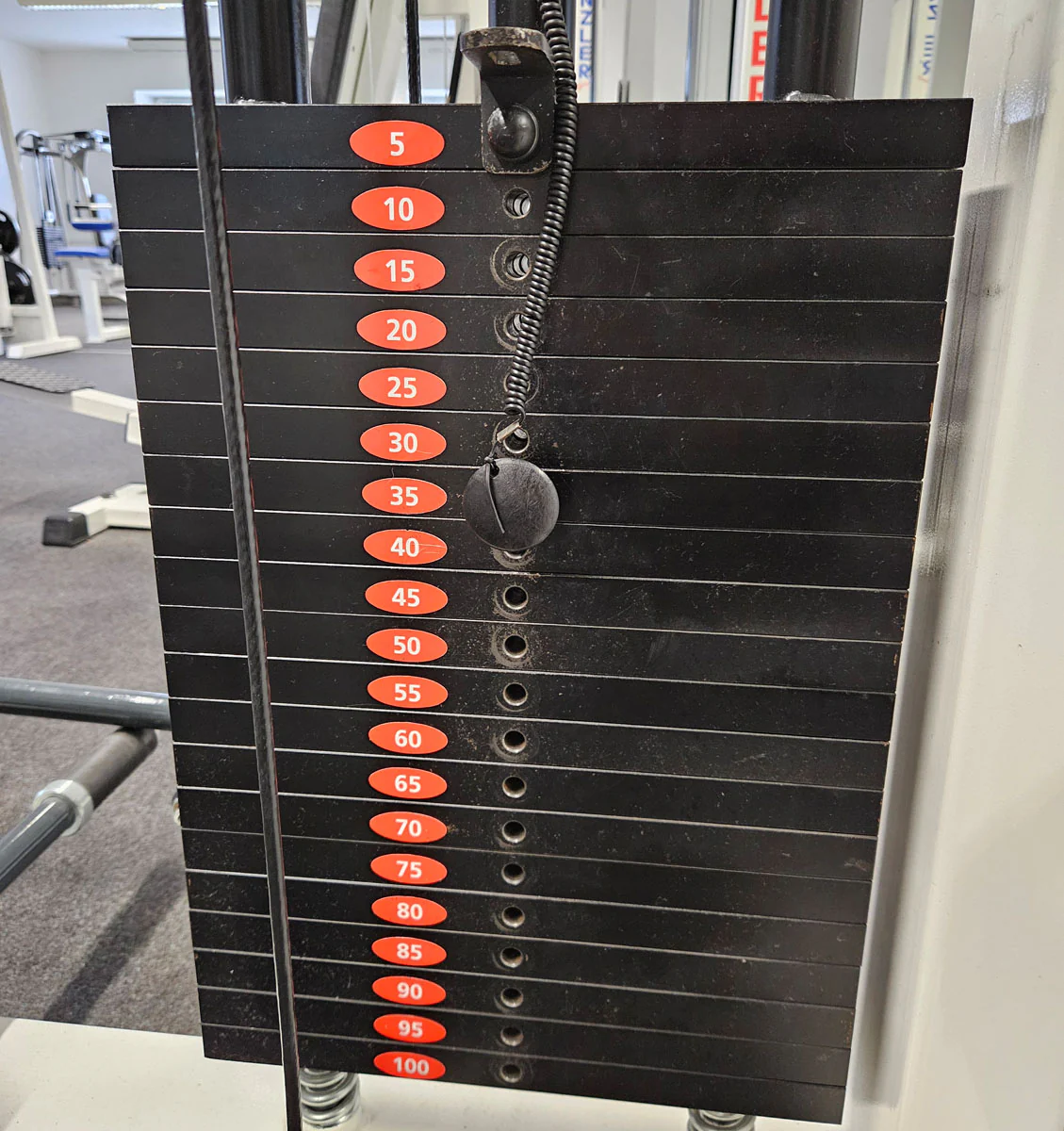 Künzler Bankdrückmaschine Bilateral, Chestpress, Brustpresse, Einstiegshilfe, 100kg Gewichtsblock, Oldschool Bodybuilding Kraftgerät, Rahmenfarbe Weiß, gebraucht und geprüft mit kleinen Gebrauchsspuren - Image 13