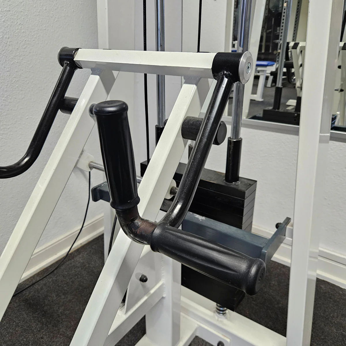 Künzler Rudern mit Bruststütze und Einstiegshilfe, Row, Lat-Rudern, Oldschool Bodybuilding Kraftgerät, Rahmenfarbe Weiß, gebraucht und geprüft mit Gebrauchsspuren - Image 5