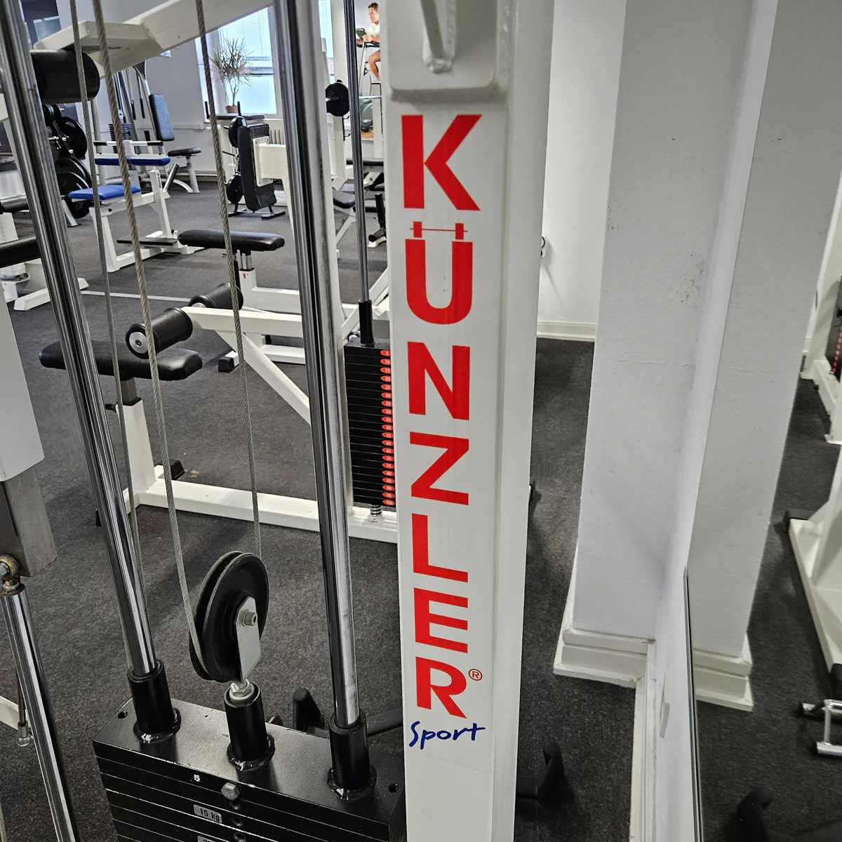 Künzler Schulterpresse Bilateral, Overheadpress, Shoulder Press, Einstiegshilfe, Oldschool Bodybuilding Kraftgerät, Rahmenfarbe Weiß, gebraucht und geprüft mit Gebrauchsspuren - Image 12
