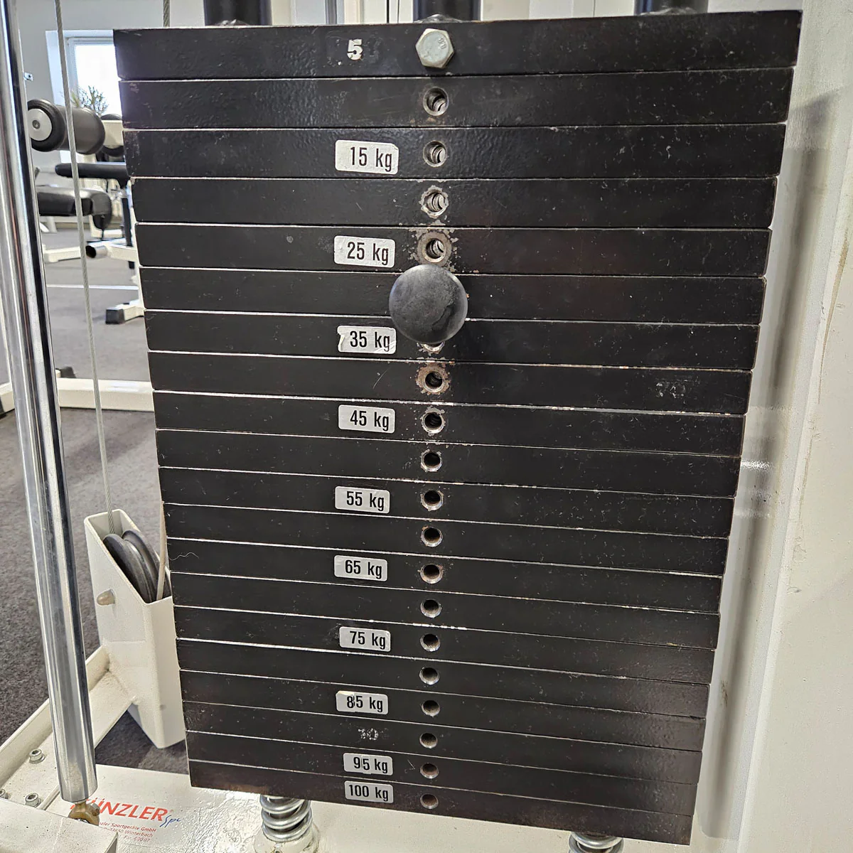 Künzler Schulterpresse Bilateral, Overheadpress, Shoulder Press, Einstiegshilfe, Oldschool Bodybuilding Kraftgerät, Rahmenfarbe Weiß, gebraucht und geprüft mit Gebrauchsspuren - Image 13