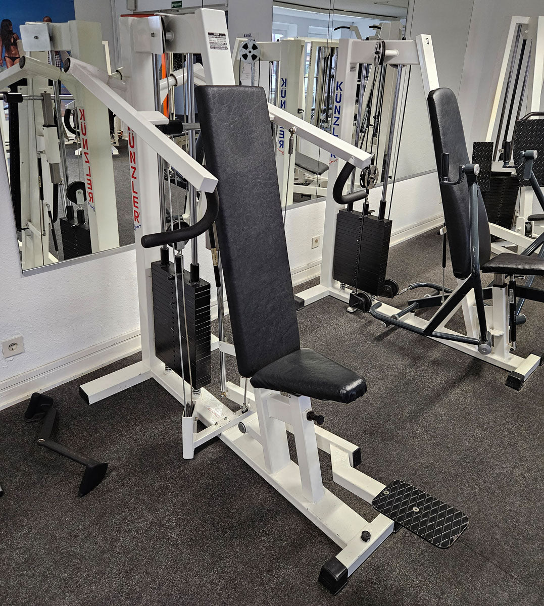 Künzler Schulterpresse Bilateral, Overheadpress, Shoulder Press, Einstiegshilfe, Oldschool Bodybuilding Kraftgerät, Rahmenfarbe Weiß, gebraucht und geprüft mit Gebrauchsspuren - Image 3