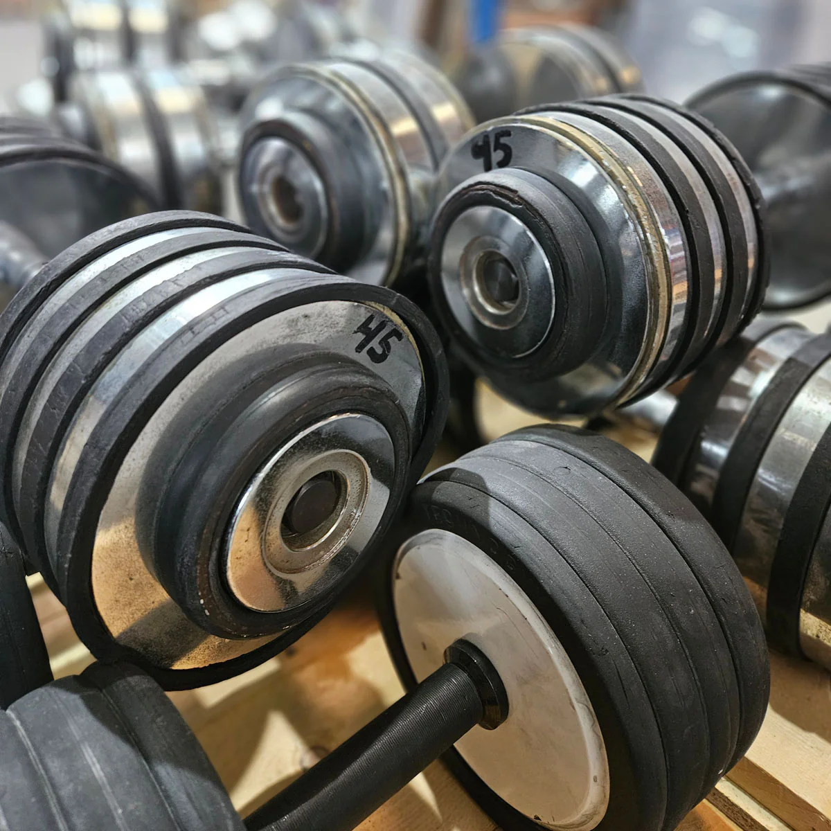 Kurzhantelsatz aus Guss bzw Chrom von 40 bis 50kg in 2,5kg Stufen ( 5 Paare ) Oldschool, gebraucht - mit Gebrauchsspuren - Image 4