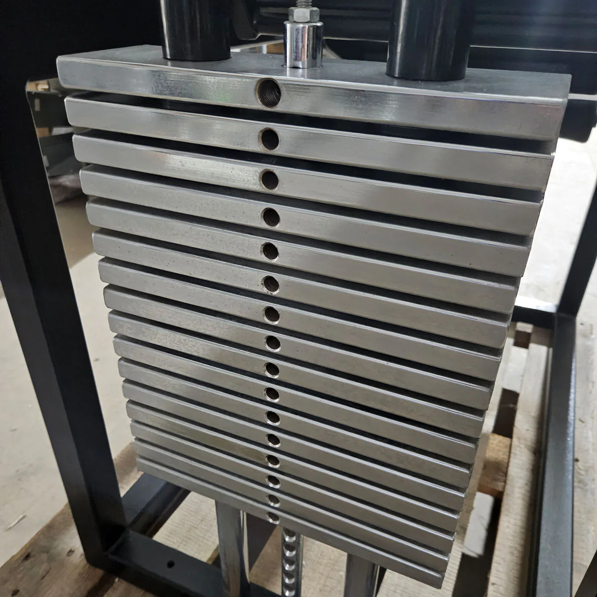 L+K Bauchmaschine, Abdominal Crunch, Oldschool Bodybuilding Kraftgerät, Rahmen Schwarz, gebraucht mit Gebrauchsspuren - Image 6