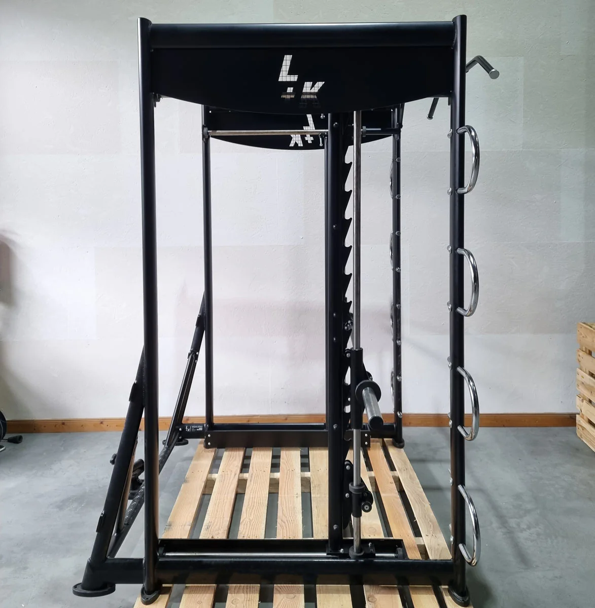 L+K Multi-Rack 272E, 3D Multipresse Rack, Smith Machine, Dips und Klimmzug Möglichkeiten, Rahmenfarbe Schwarz, gebraucht - überholter Zustand - Image 4