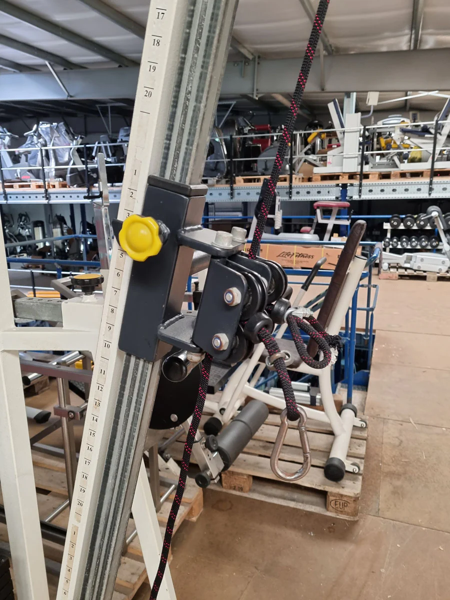 L+K Seilzug höhenverstellbar, Doppel Auszug, 30kg Gewichtsblock, Rehabilitation, Rahmenfarbe Weiß, gebraucht - geprüfter Zustand - Image 5