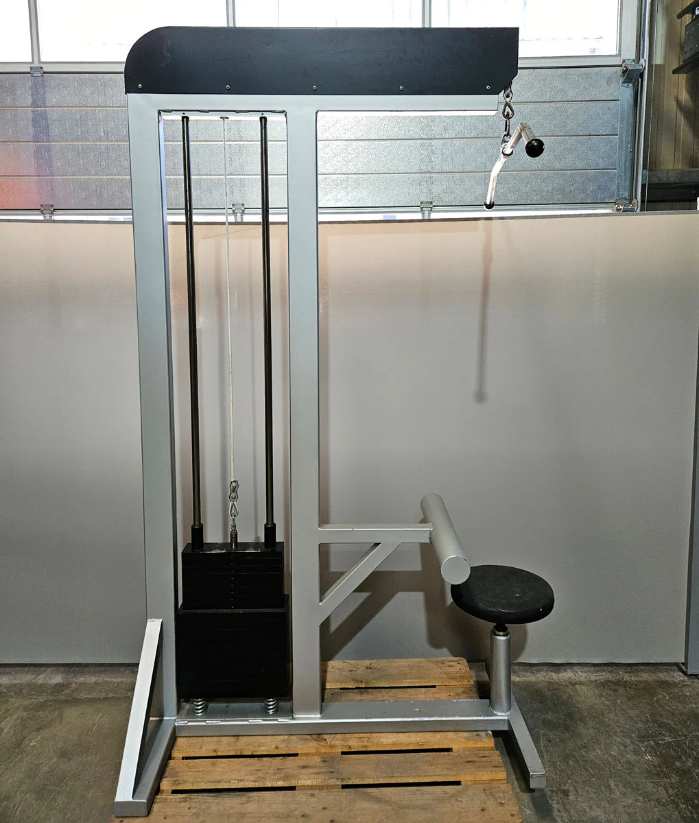 Latzug von Oben mit Karabiner, 140kg Gewichtsblock, Lat Pulldown, Oldschool Bodybuilding, Ähnlich Gym80, Galaxay, Rahmenfarbe Silber, gebraucht mit Gebrauchsspuren - Image 2