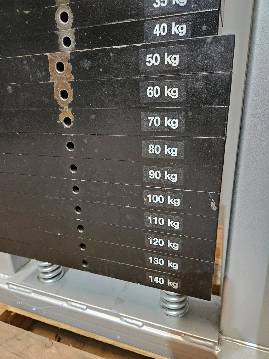 Latzug von Oben mit Karabiner, 140kg Gewichtsblock, Lat Pulldown, Oldschool Bodybuilding, Ähnlich Gym80, Galaxay, Rahmenfarbe Silber, gebraucht mit Gebrauchsspuren - Image 6