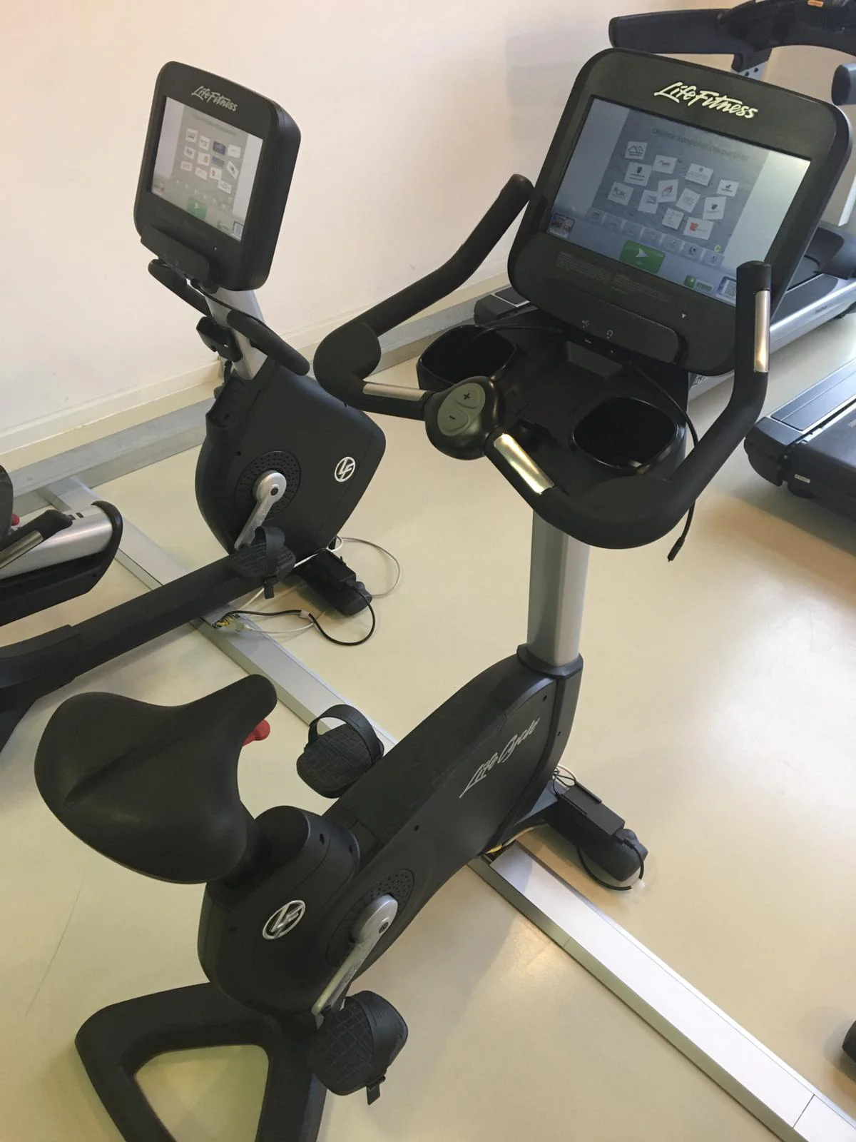 Life Fitness 18 Stk. Cardiogeräte Set, Discover SE Konsolen, Touch, gebraucht - überholter Zustand! - Image 10
