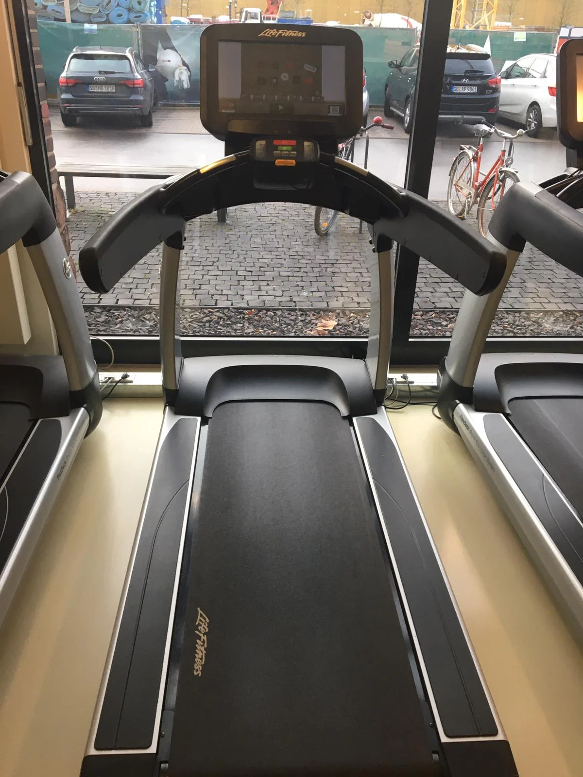 Life Fitness 18 Stk. Cardiogeräte Set, Discover SE Konsolen, Touch, gebraucht - überholter Zustand! - Image 3