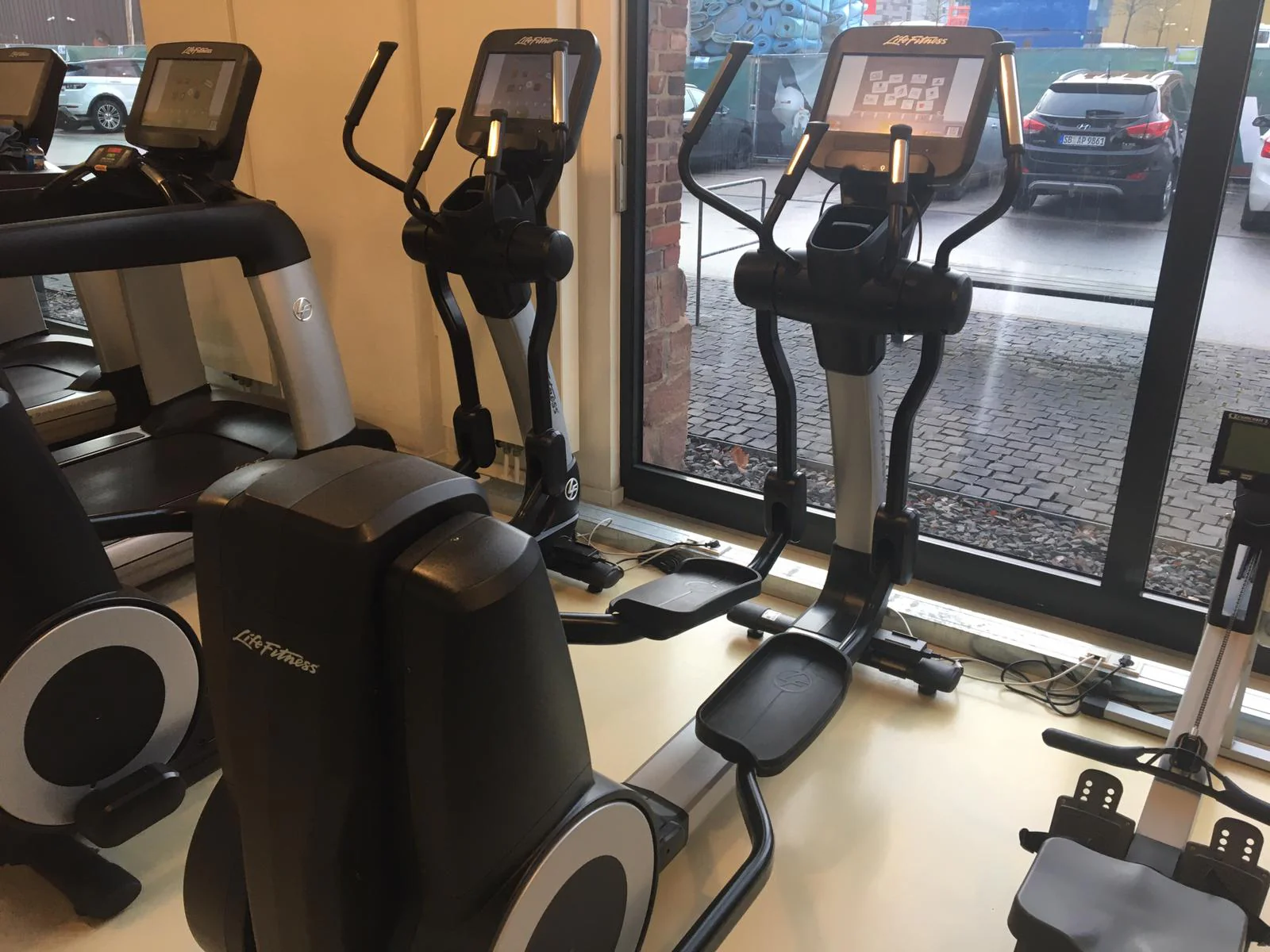 Life Fitness 18 Stk. Cardiogeräte Set, Discover SE Konsolen, Touch, gebraucht - überholter Zustand! - Image 7