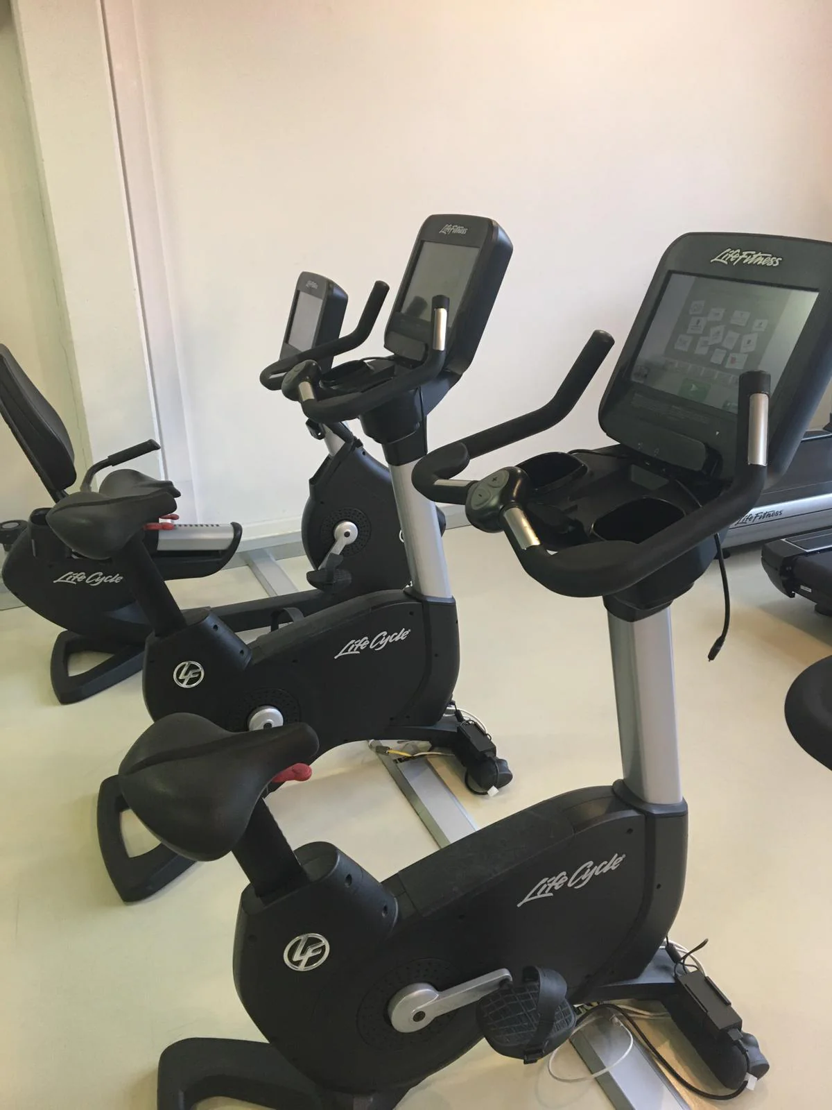 Life Fitness 18 Stk. Cardiogeräte Set, Discover SE Konsolen, Touch, gebraucht - überholter Zustand! - Image 9