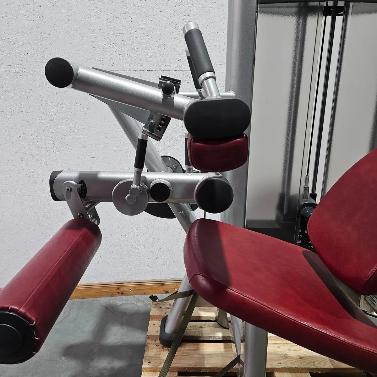 Life Fitness Beinbeuger sitzend, Leg Curl, Signature Serie, 135kg Gewichtsblock, Rahmenfarbe Silber, gebraucht - überholter Zustand - Image 13