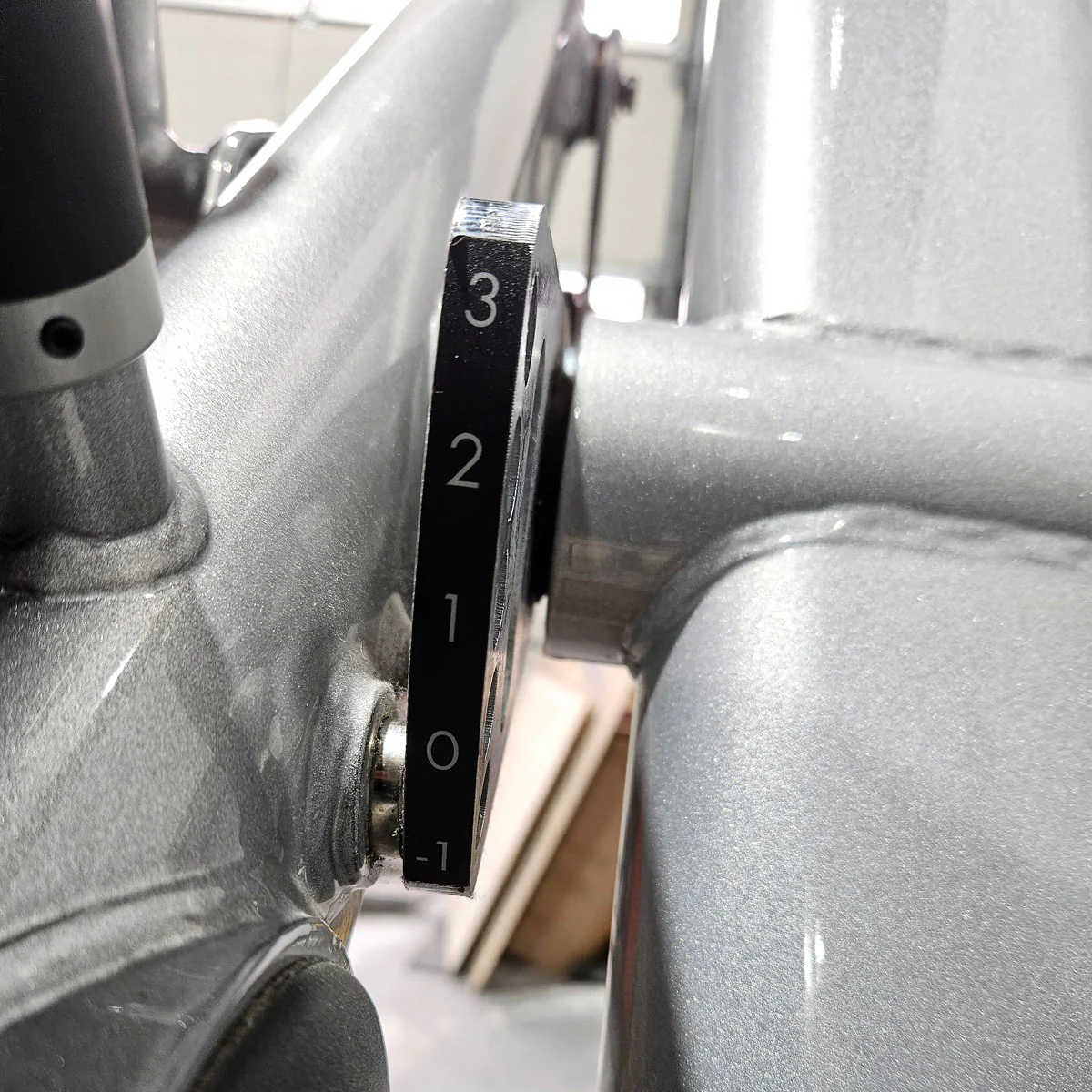 Life Fitness Beinbeuger sitzend, Leg Curl, Signature Serie, 135kg Gewichtsblock, Rahmenfarbe Silber, gebraucht - überholter Zustand - Image 8