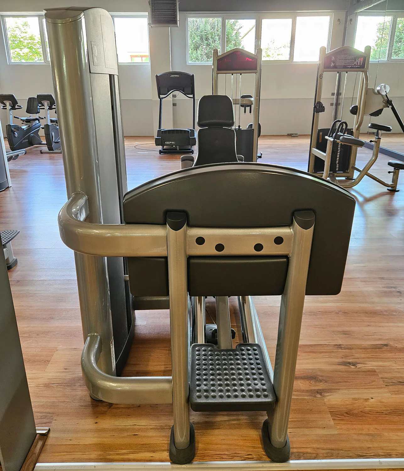 Life Fitness Beinpresse sitzend, Leg Press, Signature Serie, 195kg Gewichtsblock, Rahmenfarbe Silber, gebraucht - überholter Zustand - Image 3