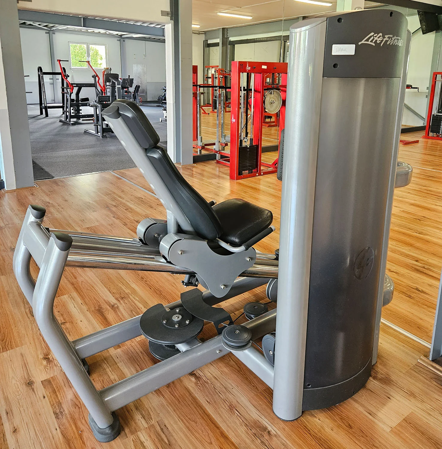 Life Fitness Beinpresse sitzend, Leg Press, Signature Serie, 195kg Gewichtsblock, Rahmenfarbe Silber, gebraucht - überholter Zustand - Image 4