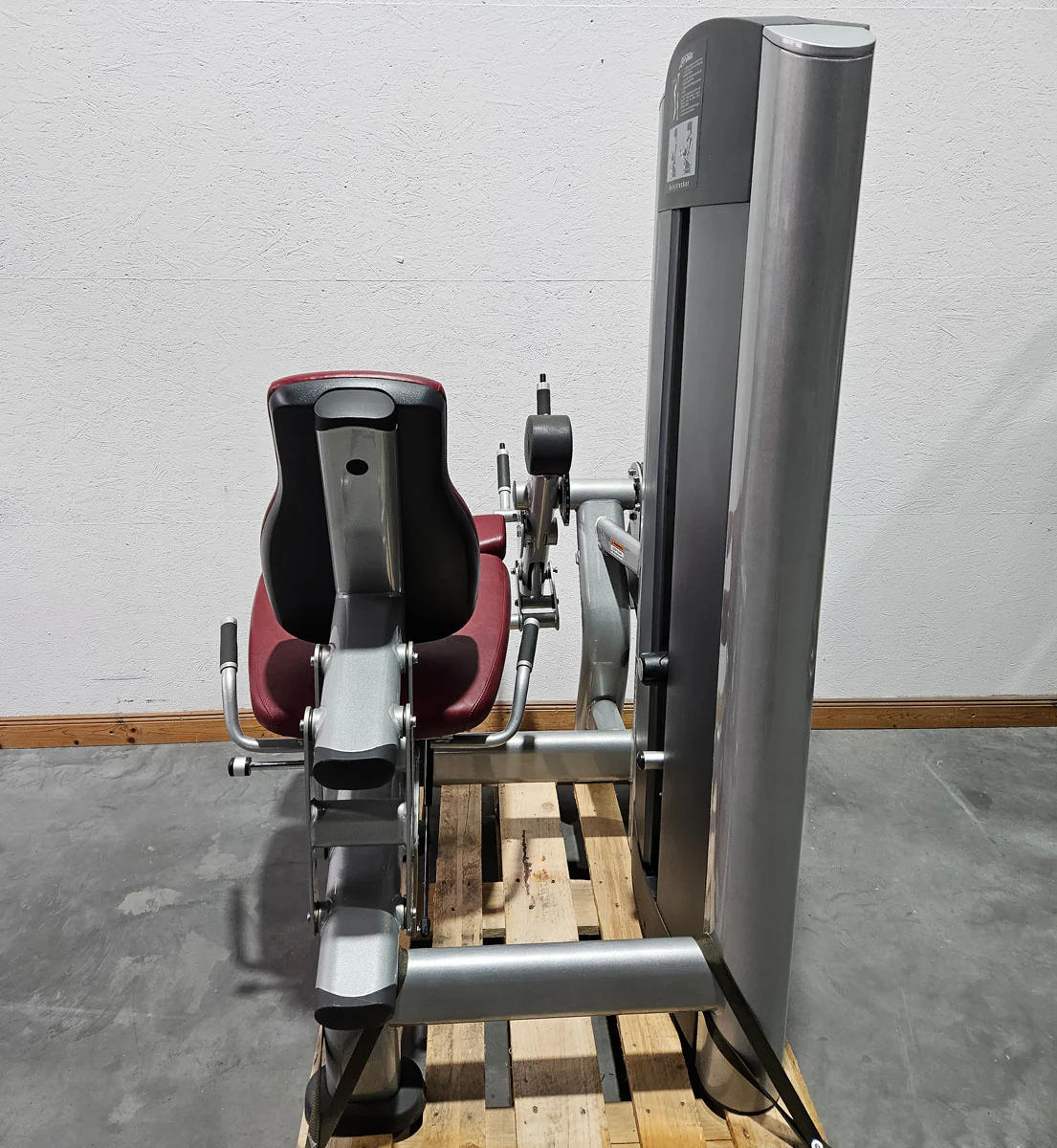 Life Fitness Beinstrecker sitzend, Leg Extension, Signature Serie, 145kg Gewichtsblock, Rahmenfarbe Silber, gebraucht - überholter Zustand - Image 4