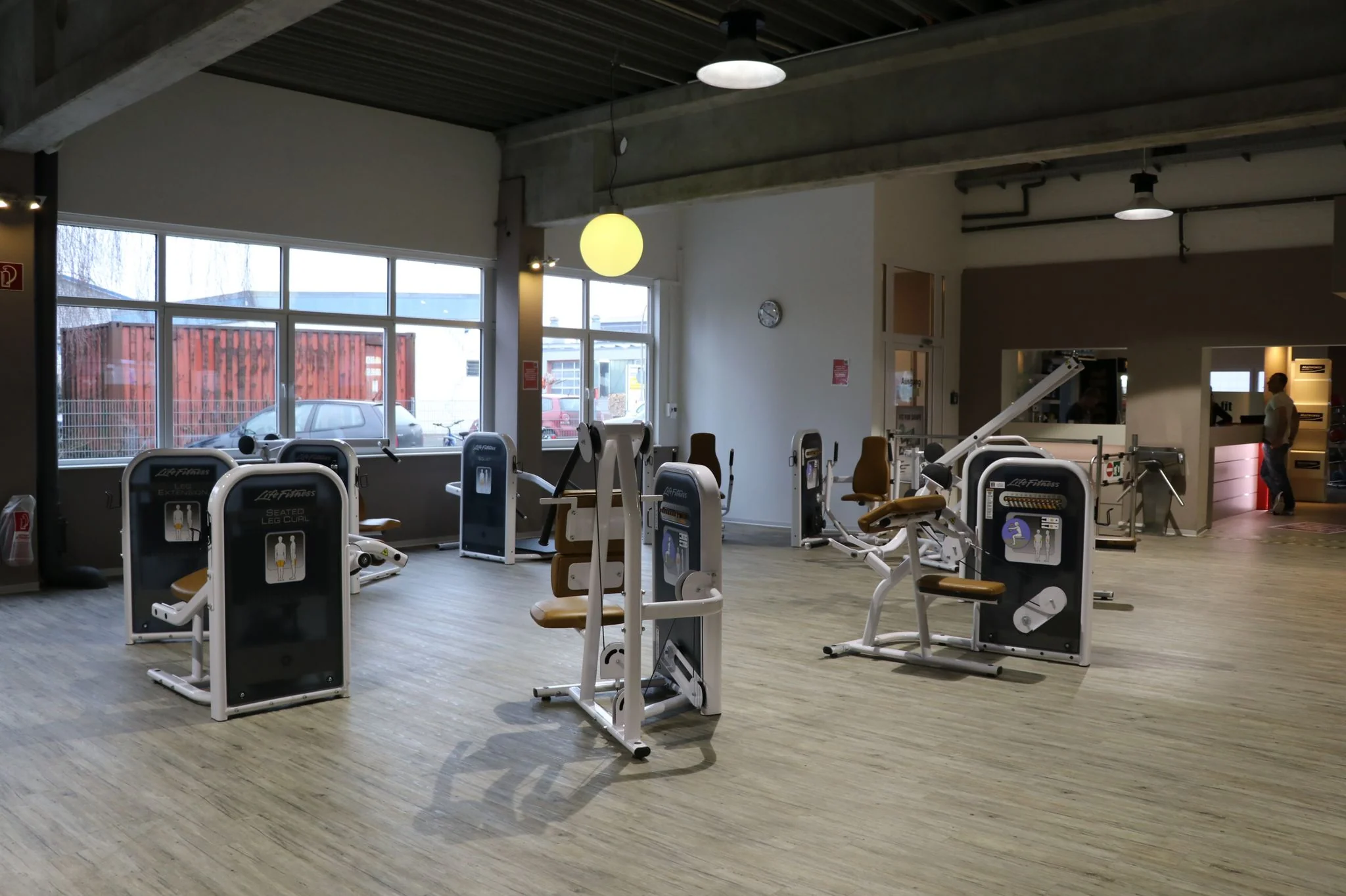 Life Fitness Circuit Serie Gerätezirkel, 10 Kraftgeräte im Set, gebraucht - überholter Zustand - Image 2