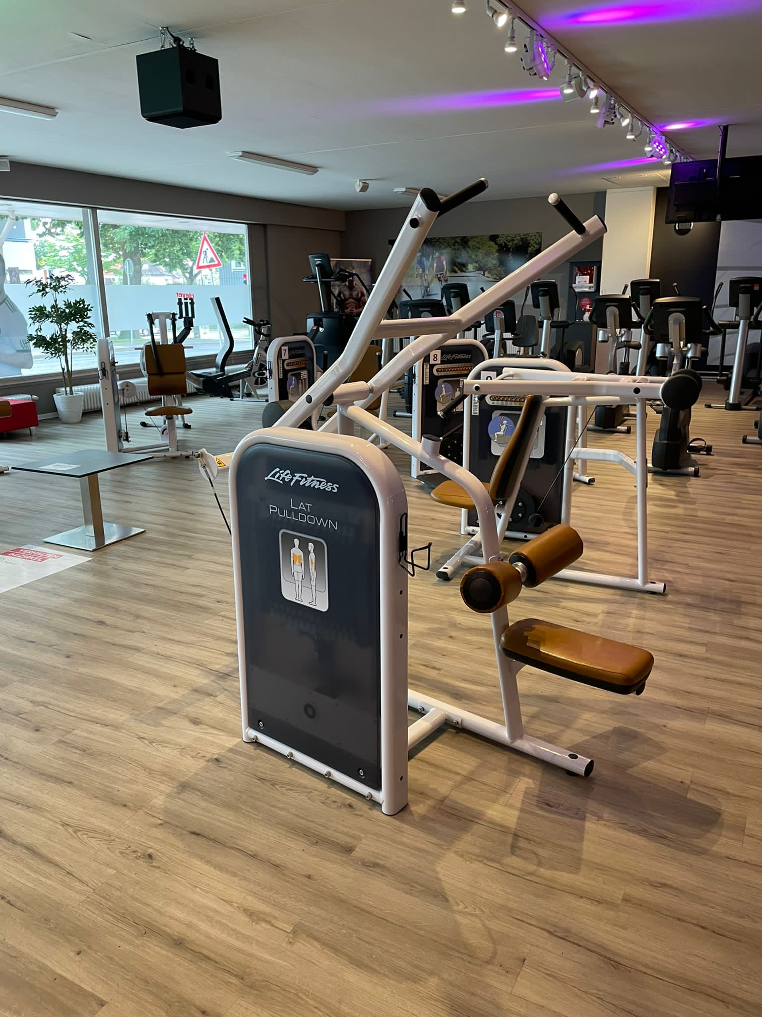Life Fitness Circuit Serie Gerätezirkel, 10 Kraftgeräte im Set, gebraucht - überholter Zustand - Image 5