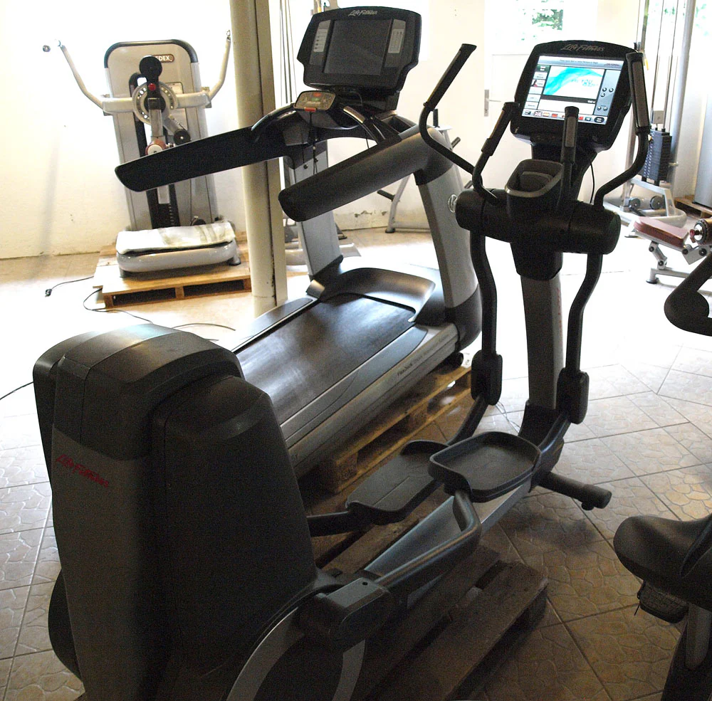Life Fitness Crosstrainer 95X - Elevation Series 95x - Engage 15" Touchscreen Konsole, gebraucht - überholter Zustand - Image 2