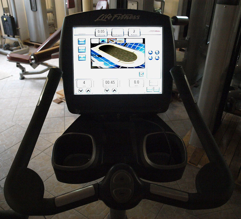 Life Fitness Ergometer 95C - Elevation Series 95c - Engage 15" Touchscreen Konsole, gebraucht - überholter Zustand - Image 5
