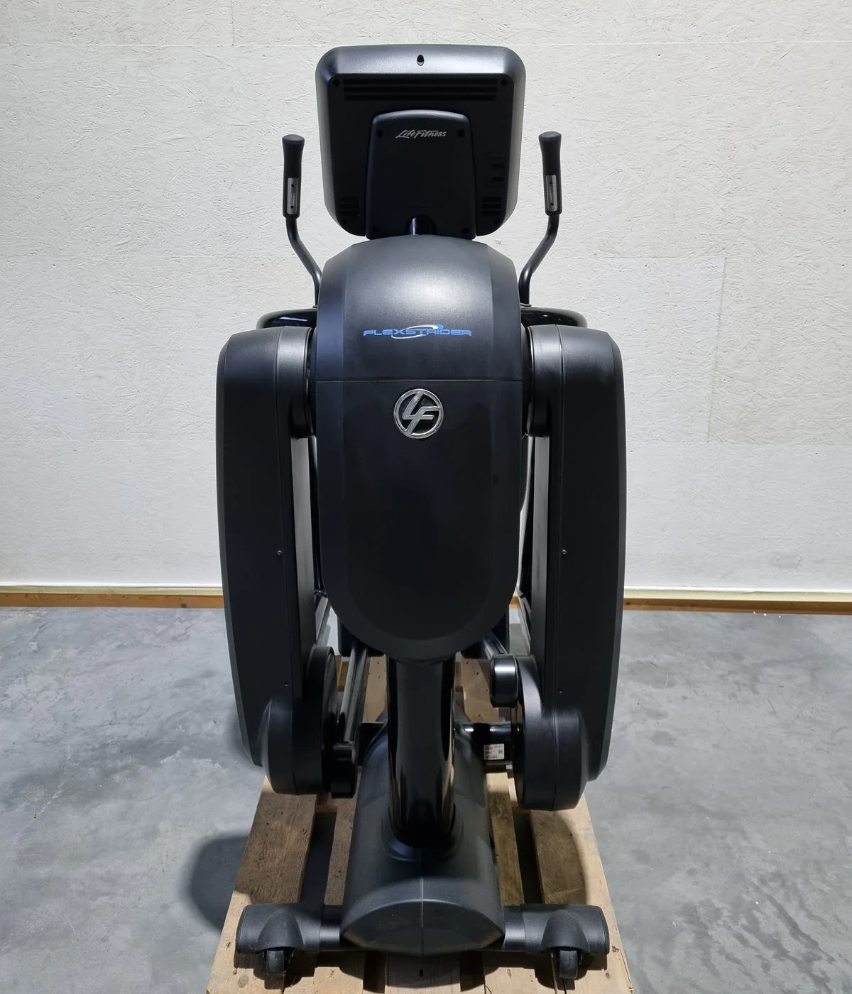 Life Fitness FlexStrider Trainer, Crosstrainer mit variabler Schrittlänge, Discover SE Touch Display Konsole, Elevation Series, gebraucht - überholter Zustand - Image 3