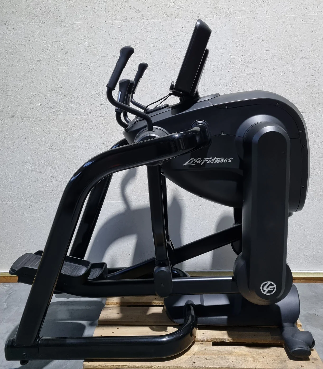 Life Fitness FlexStrider Trainer, Crosstrainer mit variabler Schrittlänge, Discover SE Touch Display Konsole, Elevation Series, gebraucht - überholter Zustand - Image 4
