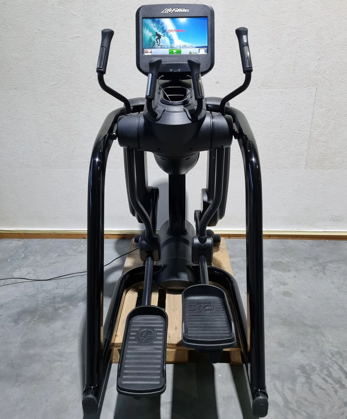 Life Fitness FlexStrider Trainer, Crosstrainer mit variabler Schrittlänge, Discover SE Touch Display Konsole, Elevation Series, gebraucht - überholter Zustand - Image 5