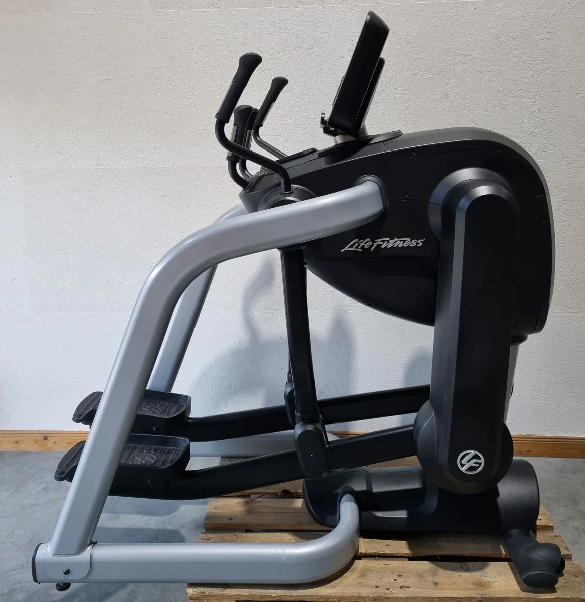 Life Fitness FlexStrider Trainer, Crosstrainer mit variabler Schrittlänge, Elevation Series, Explore Konsole, gebraucht - überholter Zustand - Image 4