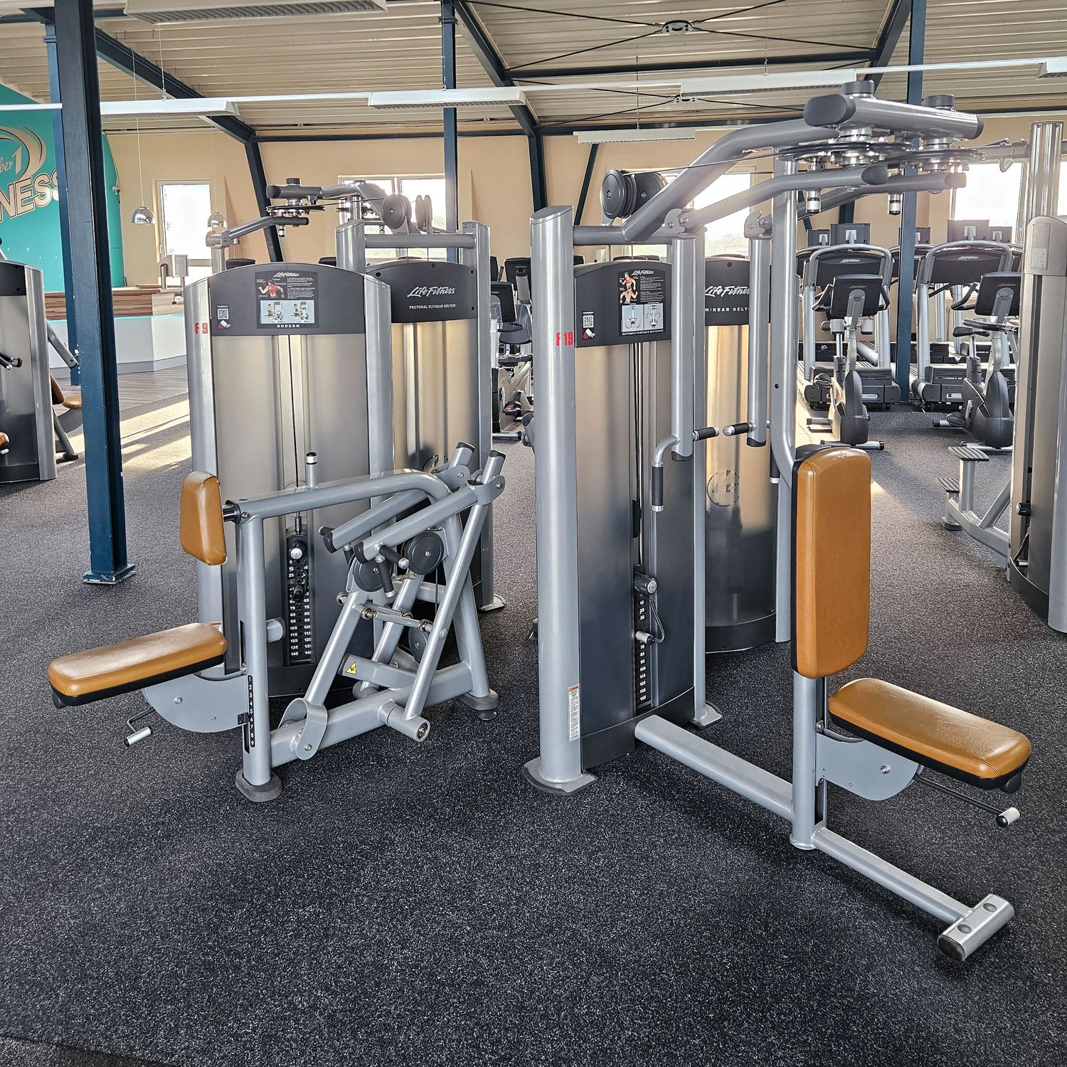 Life Fitness & Hammer Strength - 95 Fitnessgeräte - 105 Stationen, Kraftgeräte, Cardiogeräte, Plate loaded Geräte, Bänke etc - komplettes Fitnessstudio - gebraucht, überholter TOP Zustand - Image 15