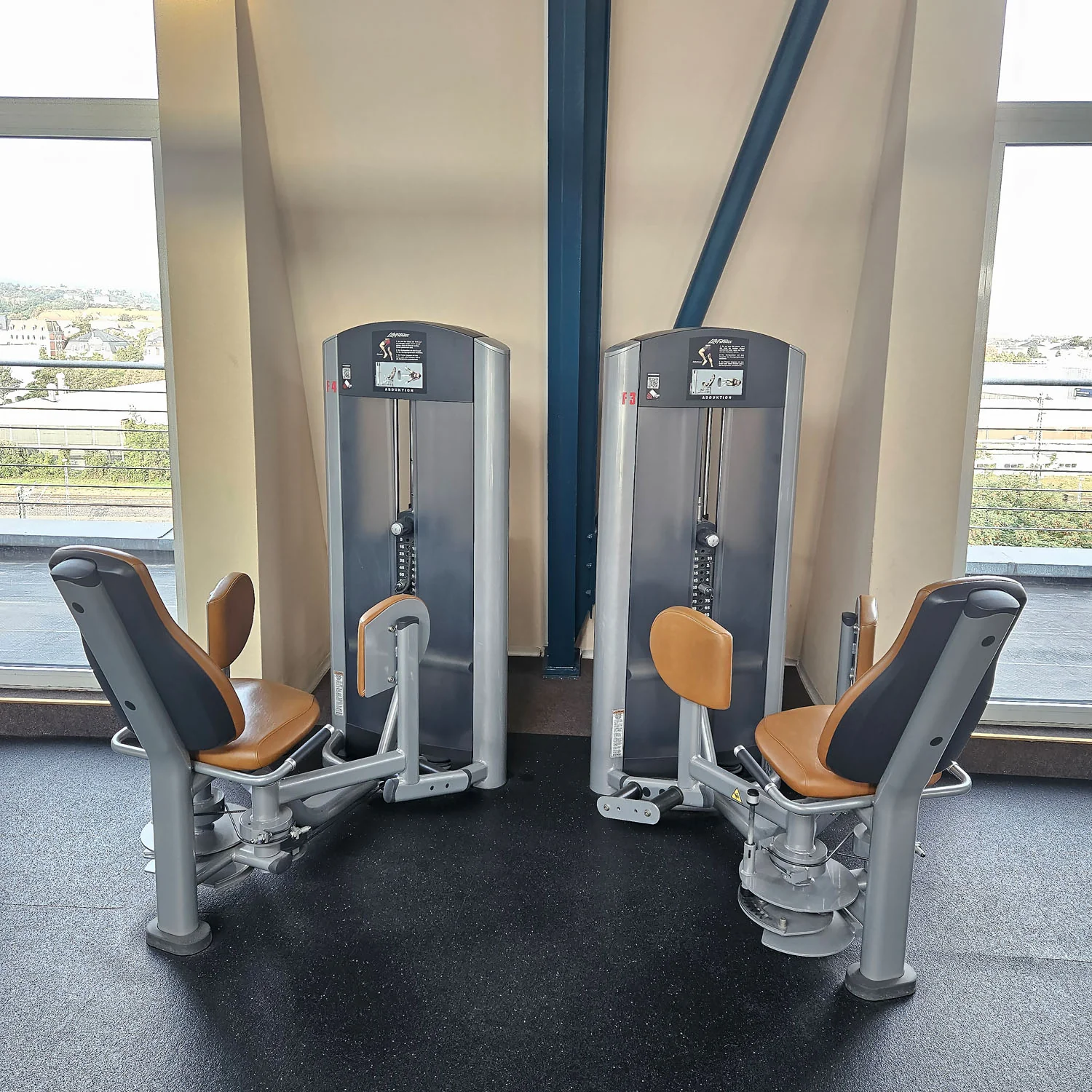 Life Fitness & Hammer Strength - 95 Fitnessgeräte - 105 Stationen, Kraftgeräte, Cardiogeräte, Plate loaded Geräte, Bänke etc - komplettes Fitnessstudio - gebraucht, überholter TOP Zustand - Image 17