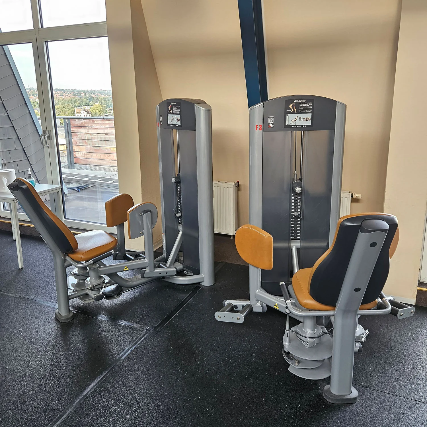 Life Fitness & Hammer Strength - 95 Fitnessgeräte - 105 Stationen, Kraftgeräte, Cardiogeräte, Plate loaded Geräte, Bänke etc - komplettes Fitnessstudio - gebraucht, überholter TOP Zustand - Image 18