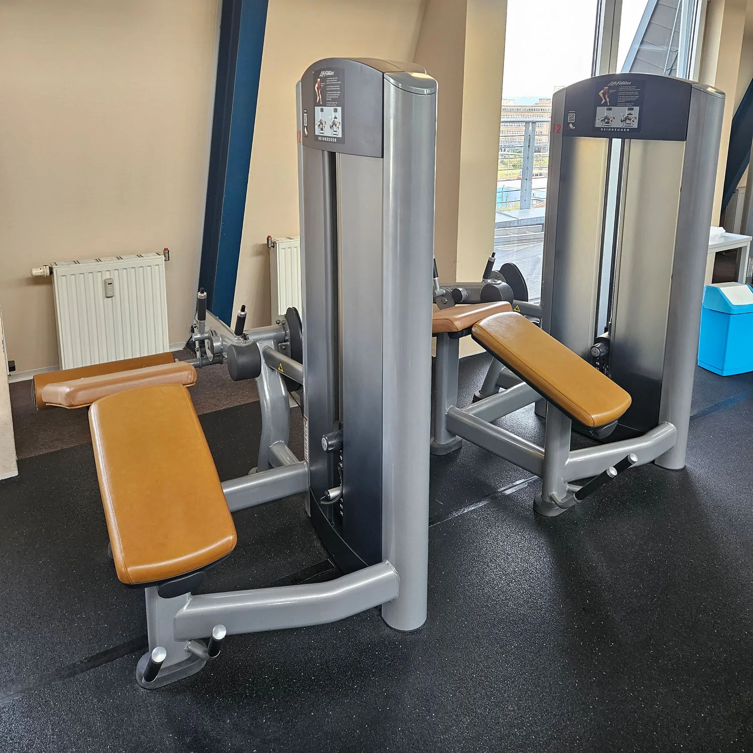 Life Fitness & Hammer Strength - 95 Fitnessgeräte - 105 Stationen, Kraftgeräte, Cardiogeräte, Plate loaded Geräte, Bänke etc - komplettes Fitnessstudio - gebraucht, überholter TOP Zustand - Image 19