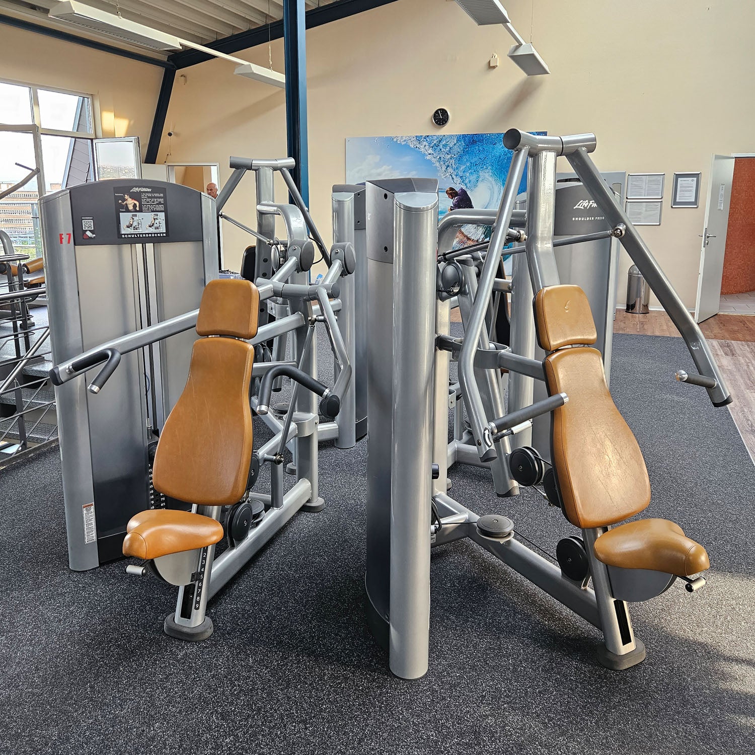 Life Fitness & Hammer Strength - 95 Fitnessgeräte - 105 Stationen, Kraftgeräte, Cardiogeräte, Plate loaded Geräte, Bänke etc - komplettes Fitnessstudio - gebraucht, überholter TOP Zustand - Image 31
