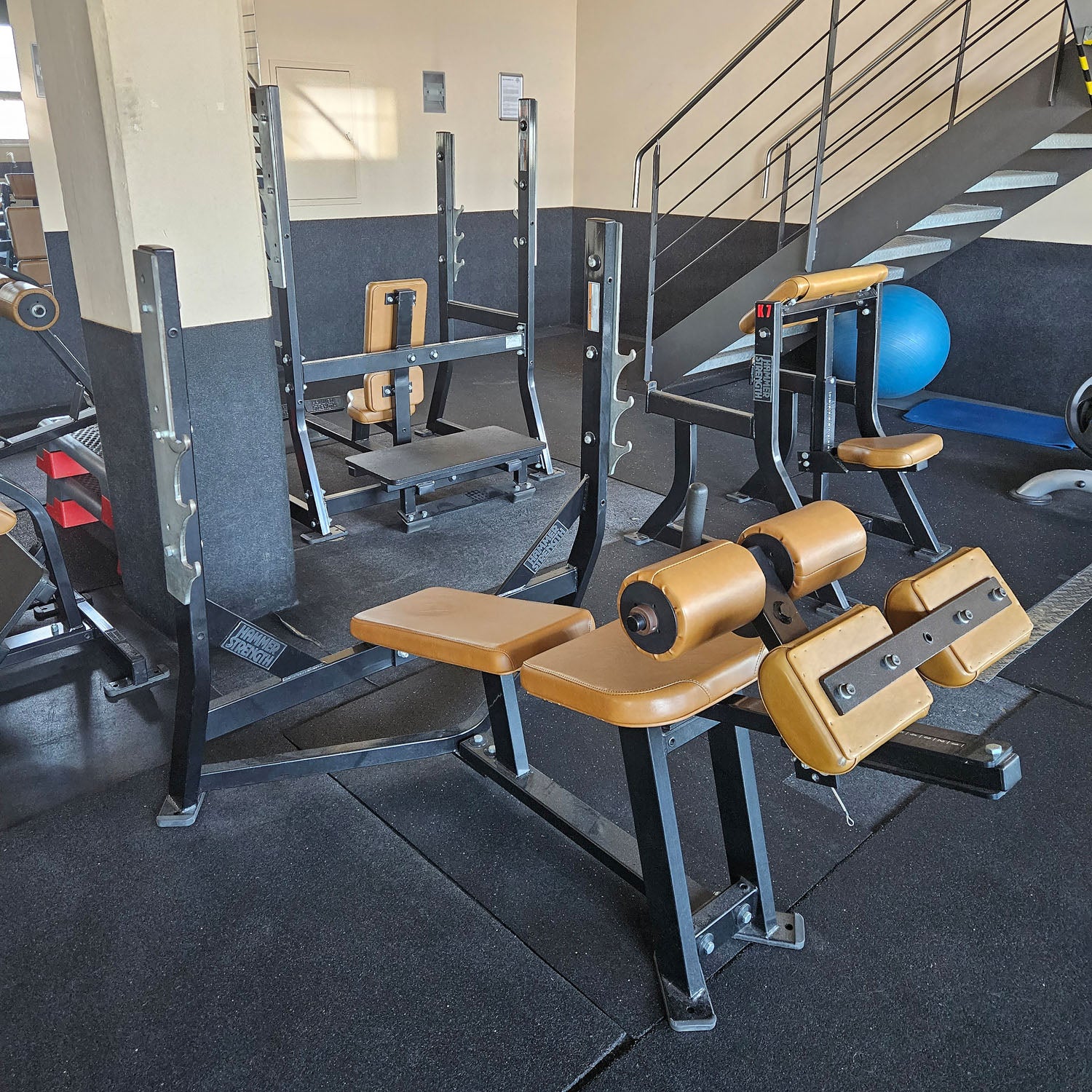 Life Fitness & Hammer Strength - 95 Fitnessgeräte - 105 Stationen, Kraftgeräte, Cardiogeräte, Plate loaded Geräte, Bänke etc - komplettes Fitnessstudio - gebraucht, überholter TOP Zustand - Image 46