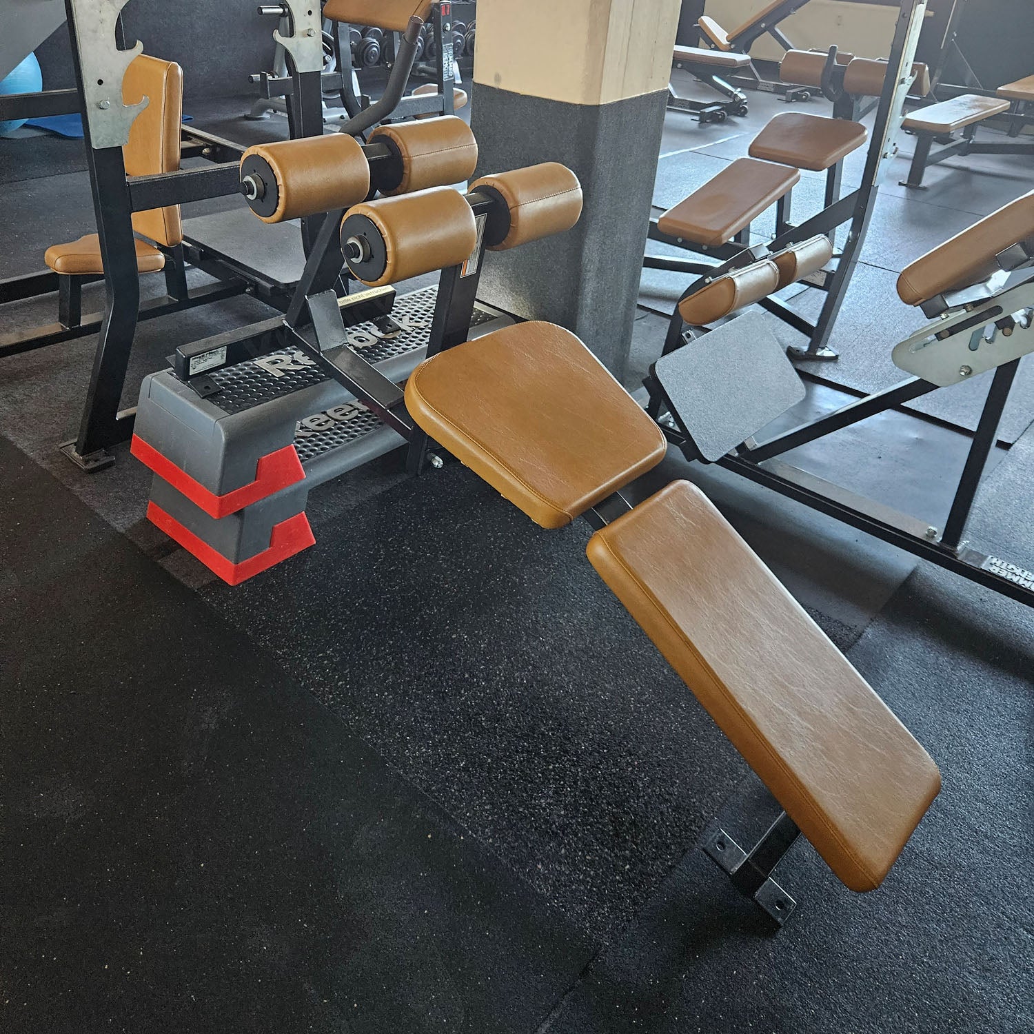 Life Fitness & Hammer Strength - 95 Fitnessgeräte - 105 Stationen, Kraftgeräte, Cardiogeräte, Plate loaded Geräte, Bänke etc - komplettes Fitnessstudio - gebraucht, überholter TOP Zustand - Image 49