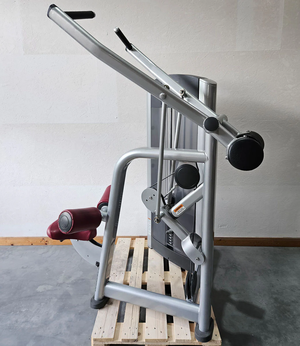 Life Fitness Latzug, Pulldown, 145kg Gewichtsblock, Signature Series, Rahmenfarbe Silber, Polsterfarbe Rot, gebraucht - überholter Zustand - Image 2