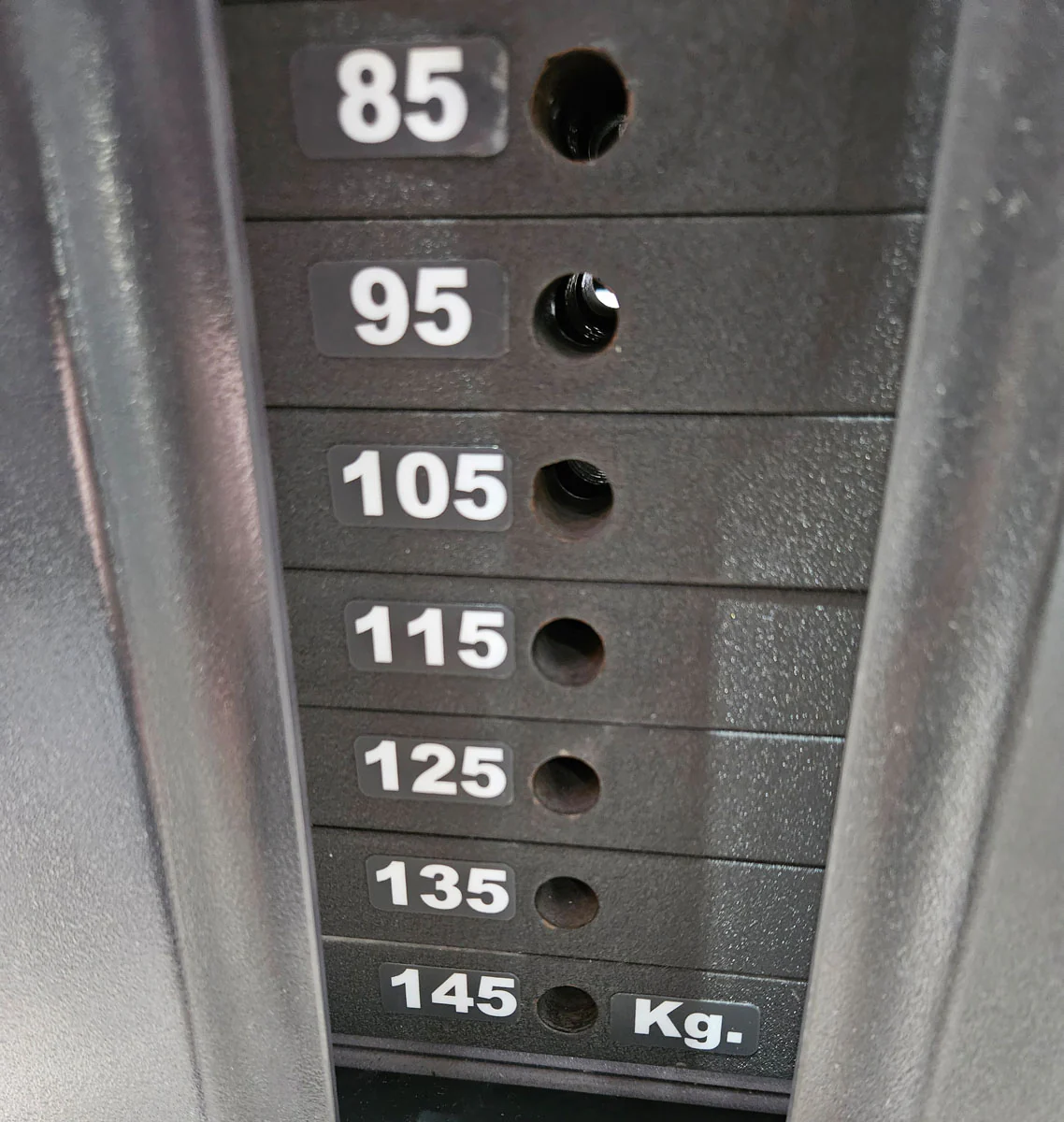 Life Fitness Latzug, Pulldown, 145kg Gewichtsblock, Signature Series, Rahmenfarbe Silber, Polsterfarbe Rot, gebraucht - überholter Zustand - Image 7