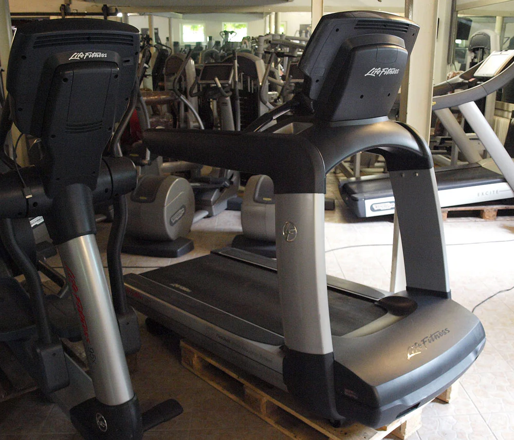 Life Fitness Laufband 95T - Elevation Series 95t - Engage 15" Touchscreen Konsole, gebraucht - überholter Zustand - Image 5