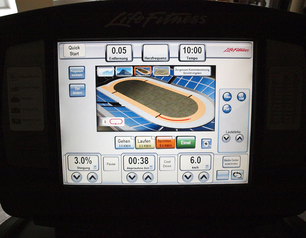 Life Fitness Laufband 95T - Elevation Series 95t - Engage 15" Touchscreen Konsole, gebraucht - überholter Zustand - Image 7