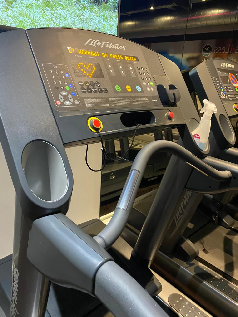 Life Fitness Laufband 95T - Integrity Serie 95t - LED Display Konsole, gebraucht - überholter Zustand - Image 2