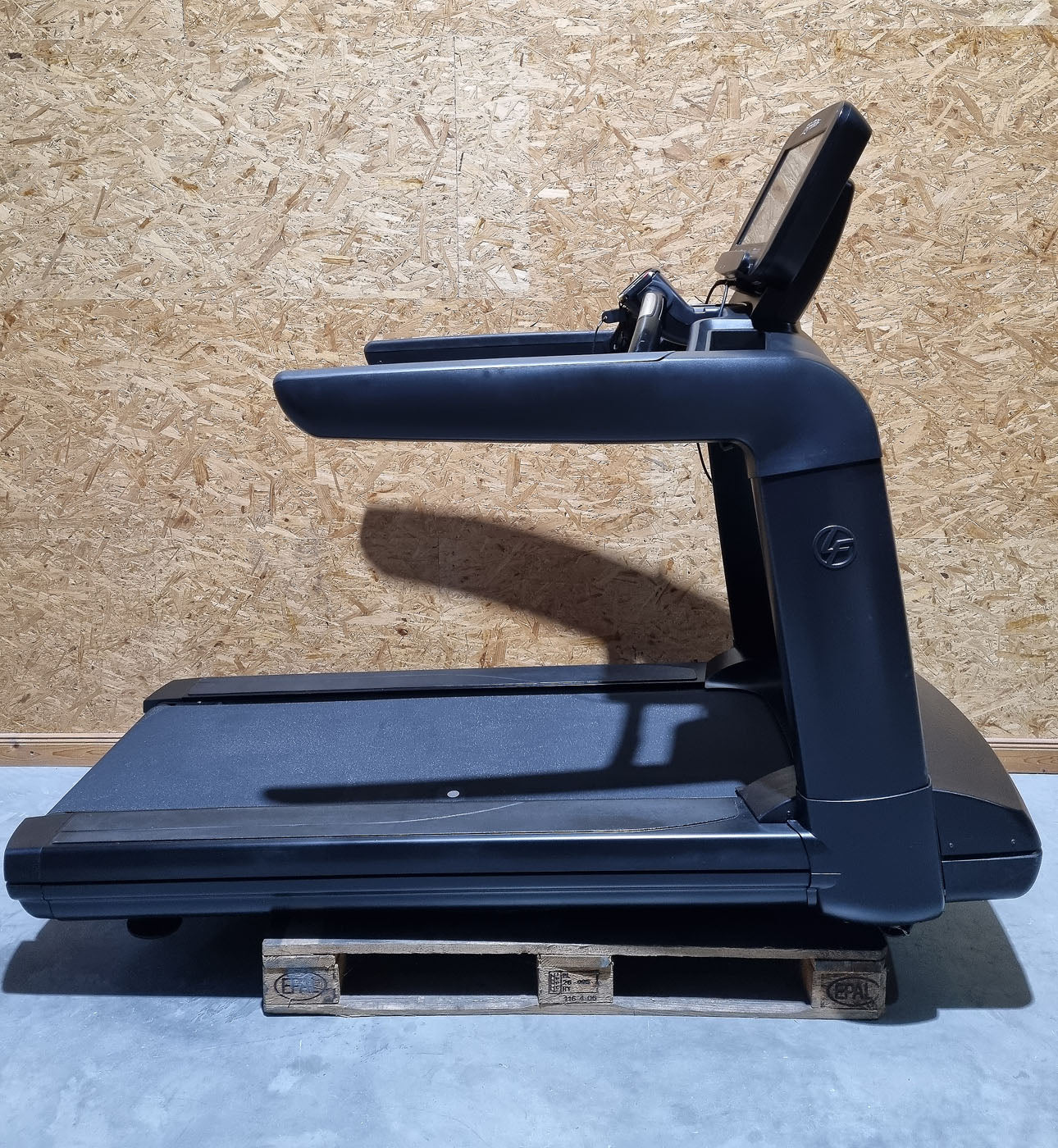 Life Fitness Laufband 95T Treadmill, Discover SE Touch Display Konsole, Elevation Series, gebraucht - überholter Zustand - NEUE Laufdecke - Image 4