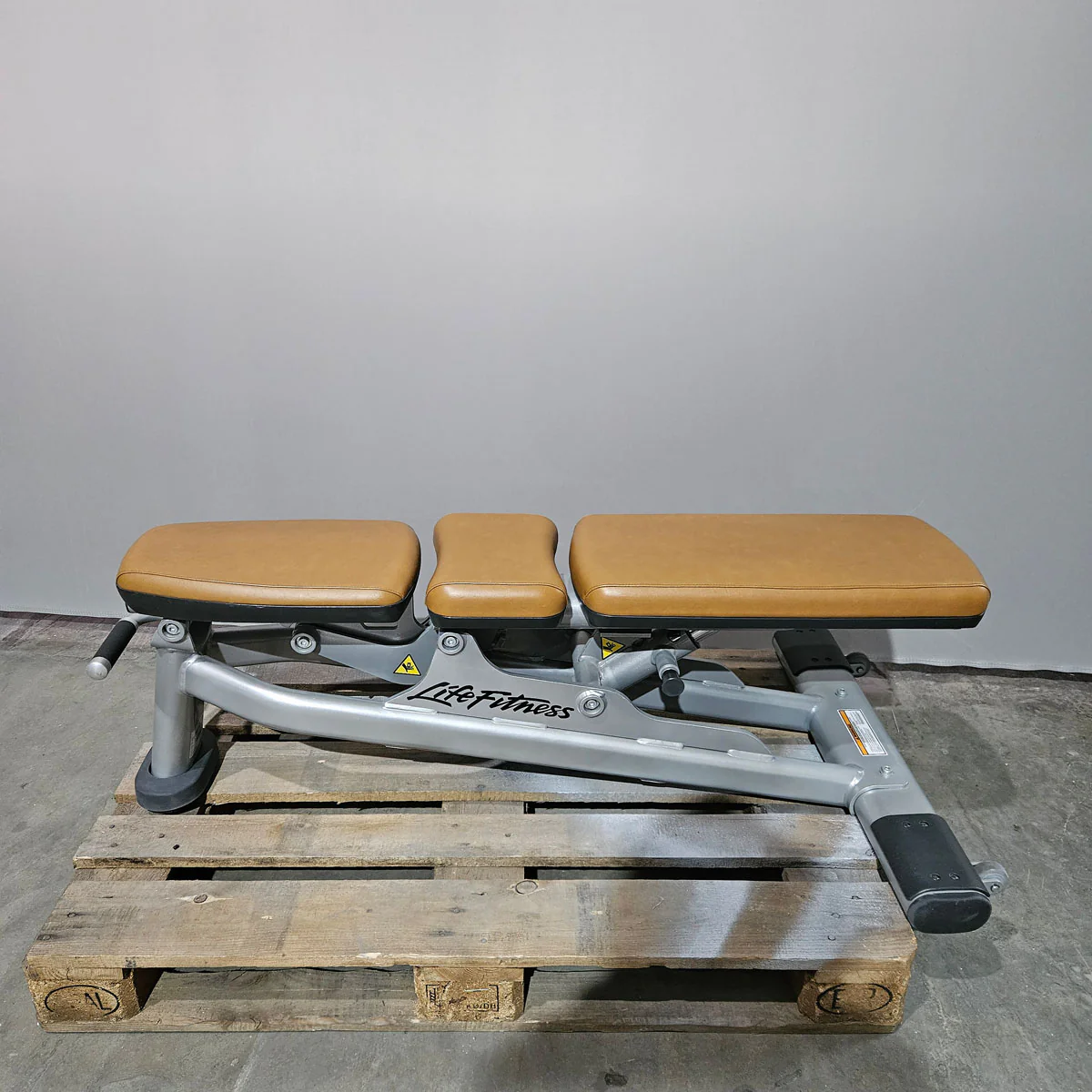 Life Fitness Multibank verstellbar, Multi-Adjustable Bench SMAB, Signature Serie, Rahmenfarbe Silber, Polsterfarbe Orange, gebrauchter - überholter Zustand - Image 3