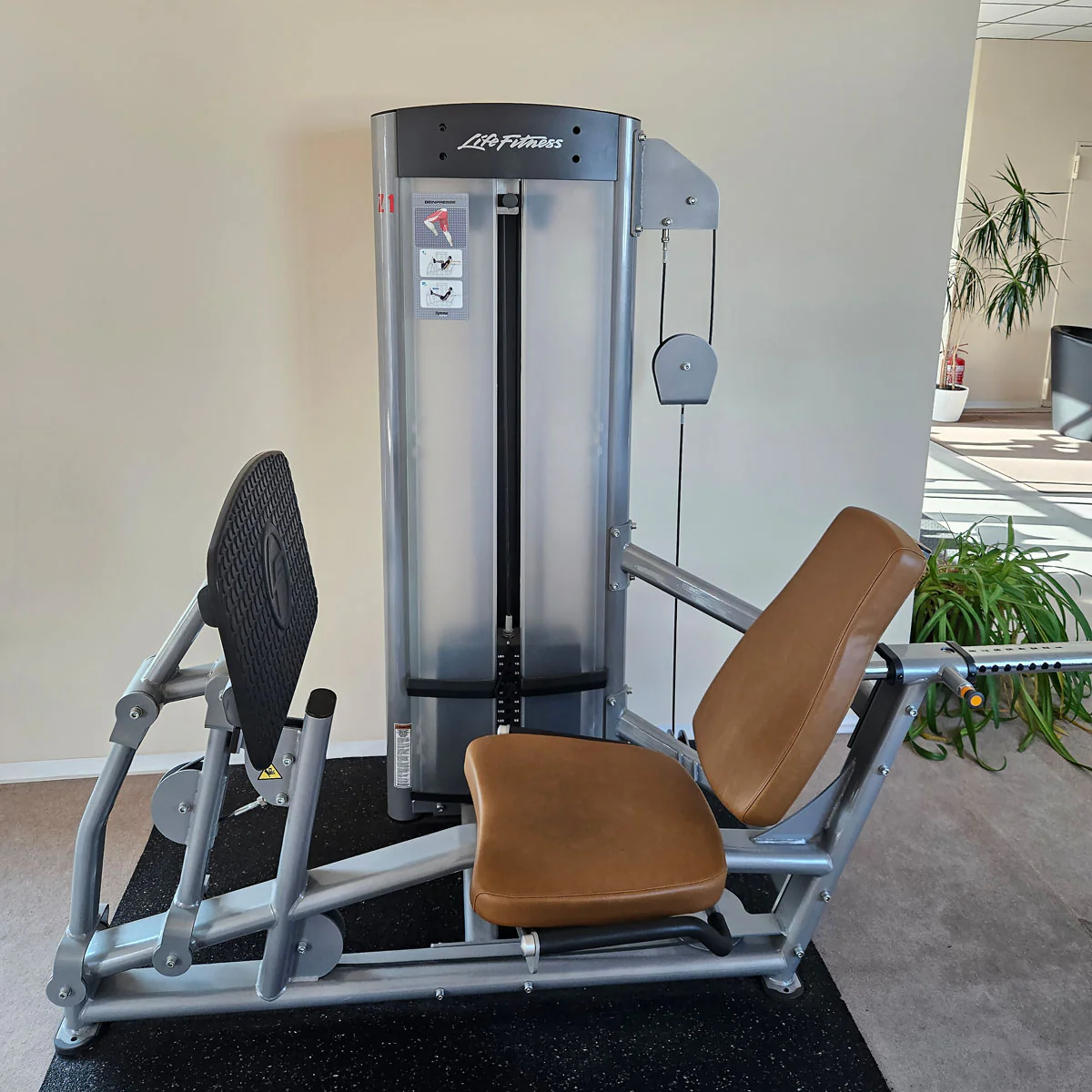 Life Fitness Optima Series - 12 Kraftgeräte im Set, 14 Trainingsstationen, Farbe Silber, gebraucht - überholter Zustand - Image 10
