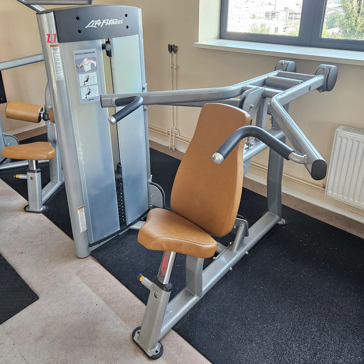 Life Fitness Optima Series - 12 Kraftgeräte im Set, 14 Trainingsstationen, Farbe Silber, gebraucht - überholter Zustand - Image 6