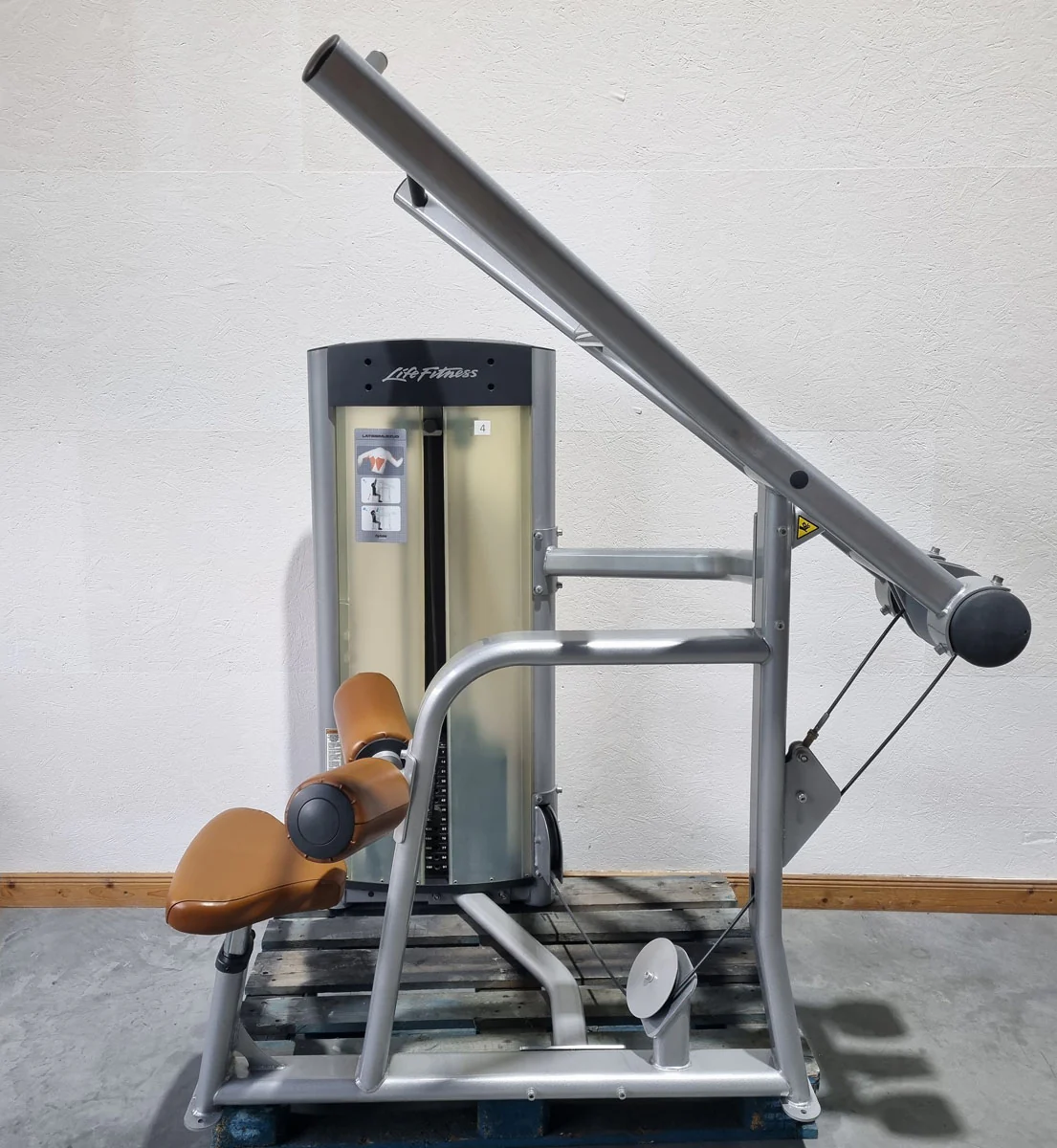 Life Fitness Optima Series Latissimuszug, Latzug, Lat Pulldown OSPD, Rahmenfarbe Silber, Polsterfarbe Braun, gebrauchter - überholter Zustand - Image 2